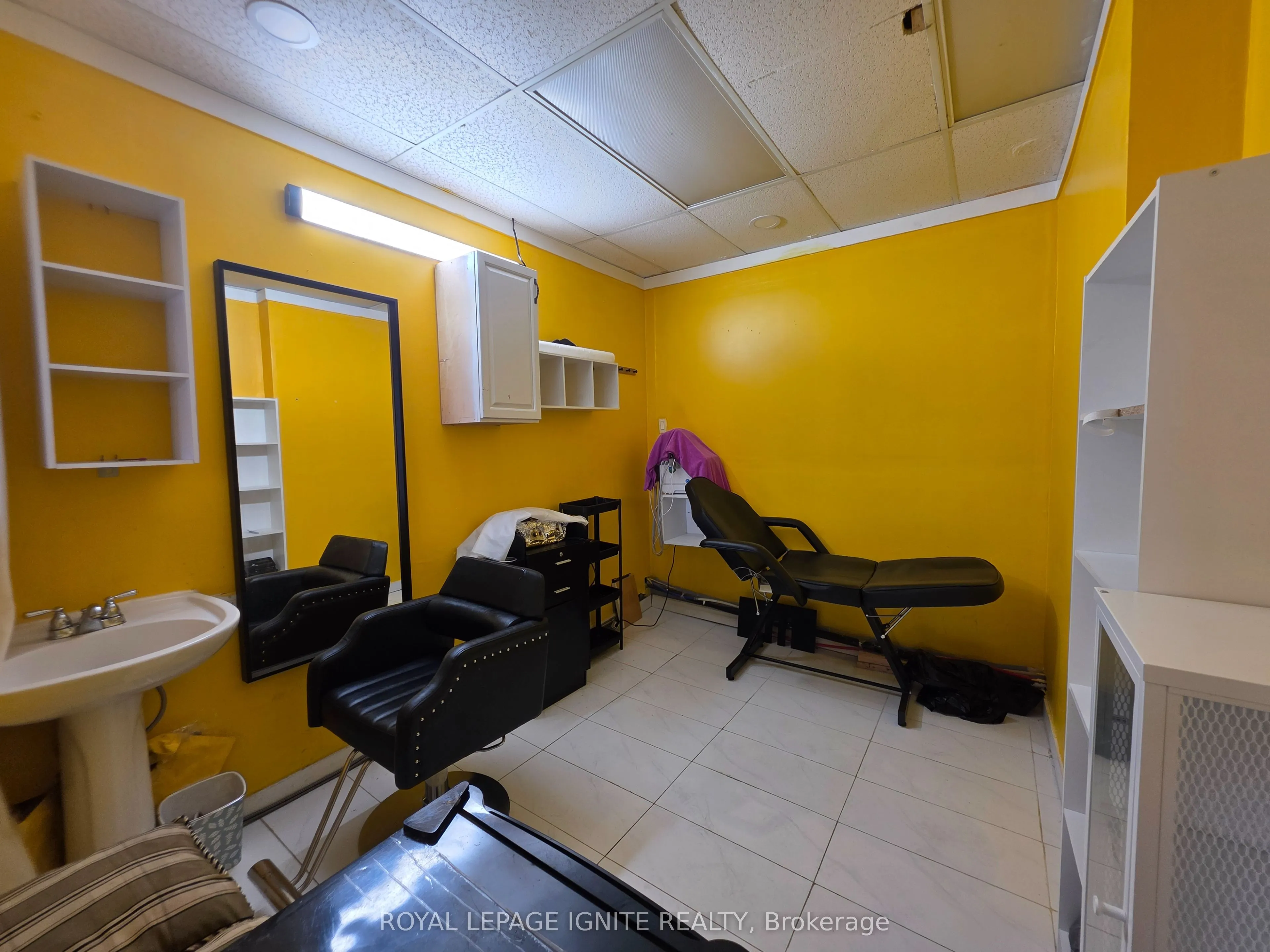 2426 Kingston Road #Main floor (Front side)