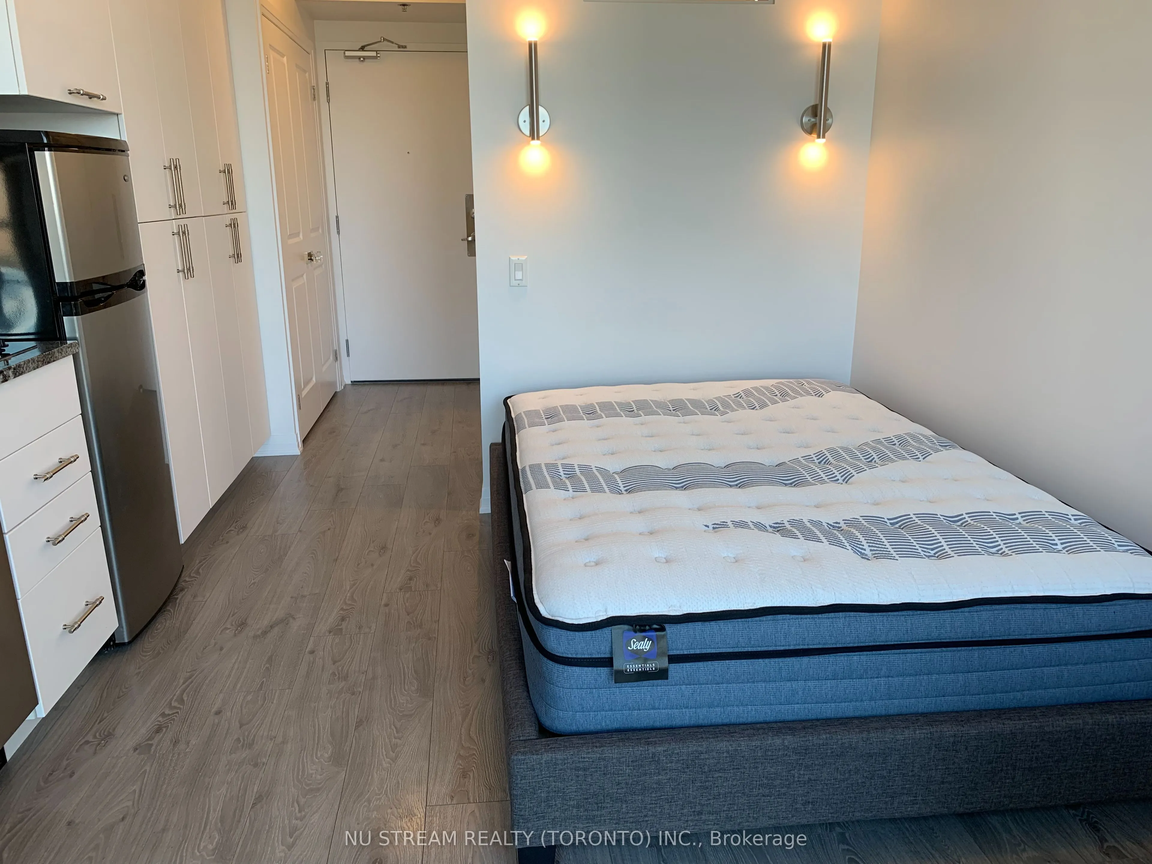 1900 Simcoe Street N #423