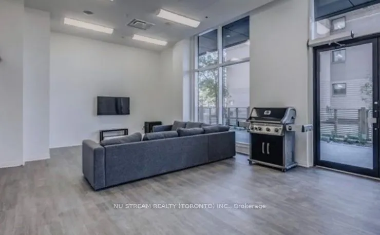 1900 Simcoe Street N #423