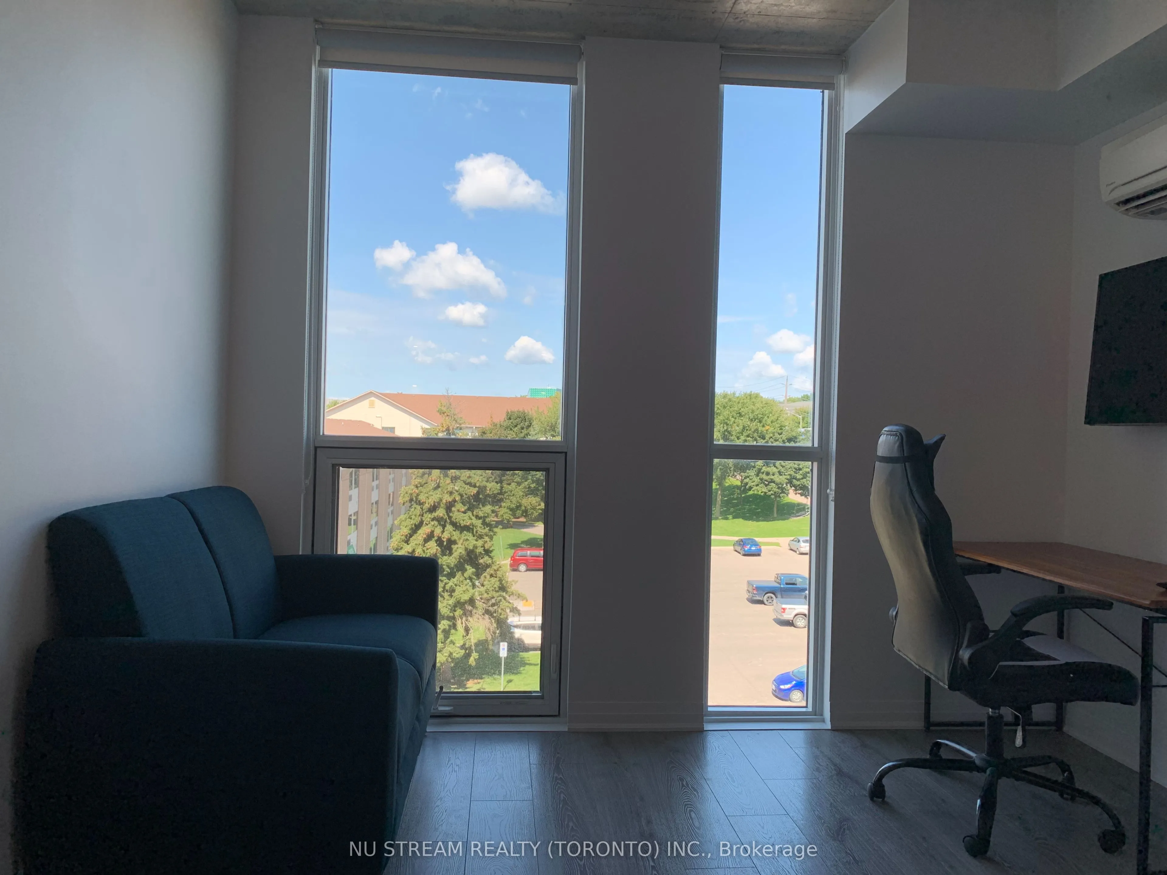 1900 Simcoe Street N #423