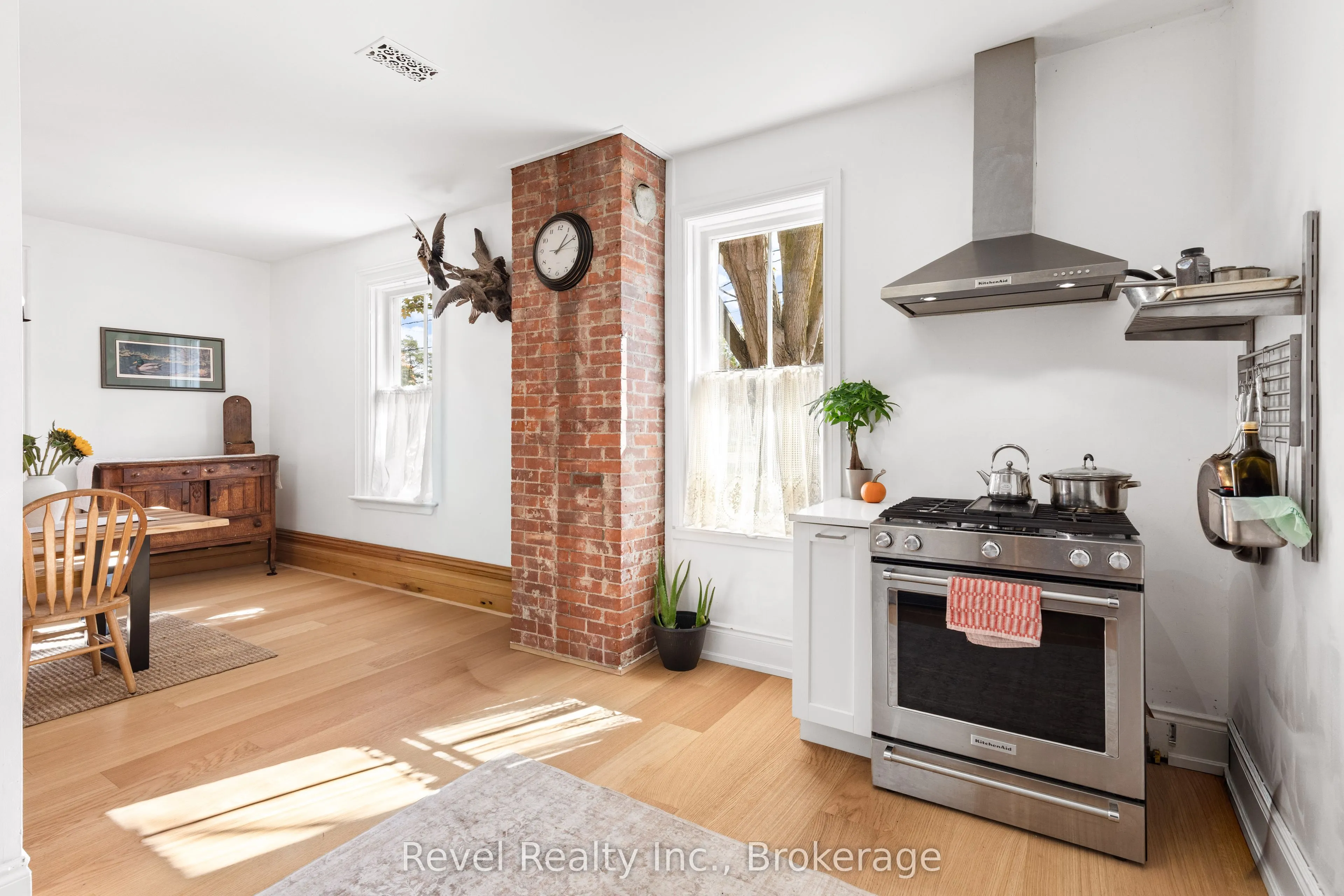 15578 Simcoe Street