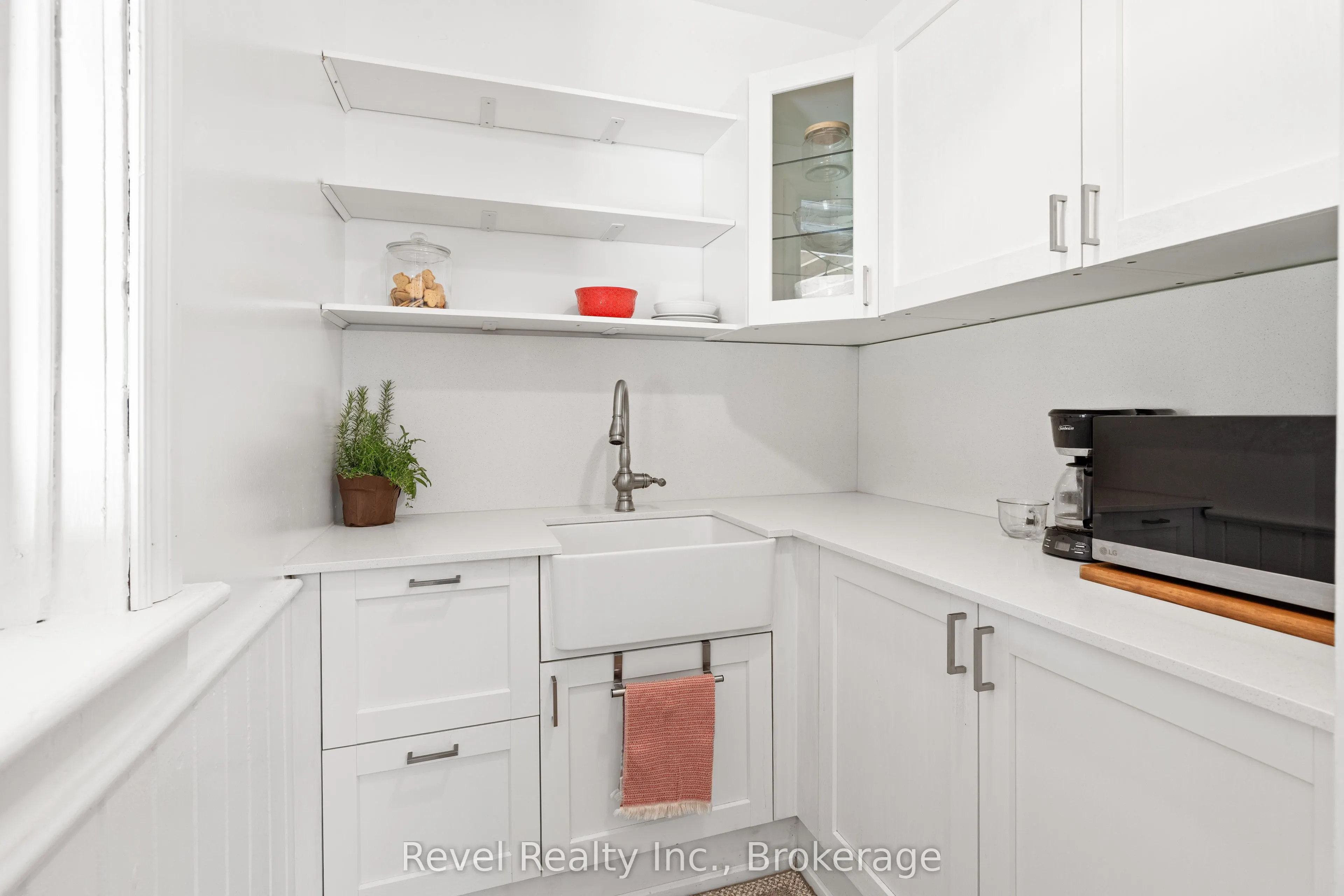 15578 Simcoe Street