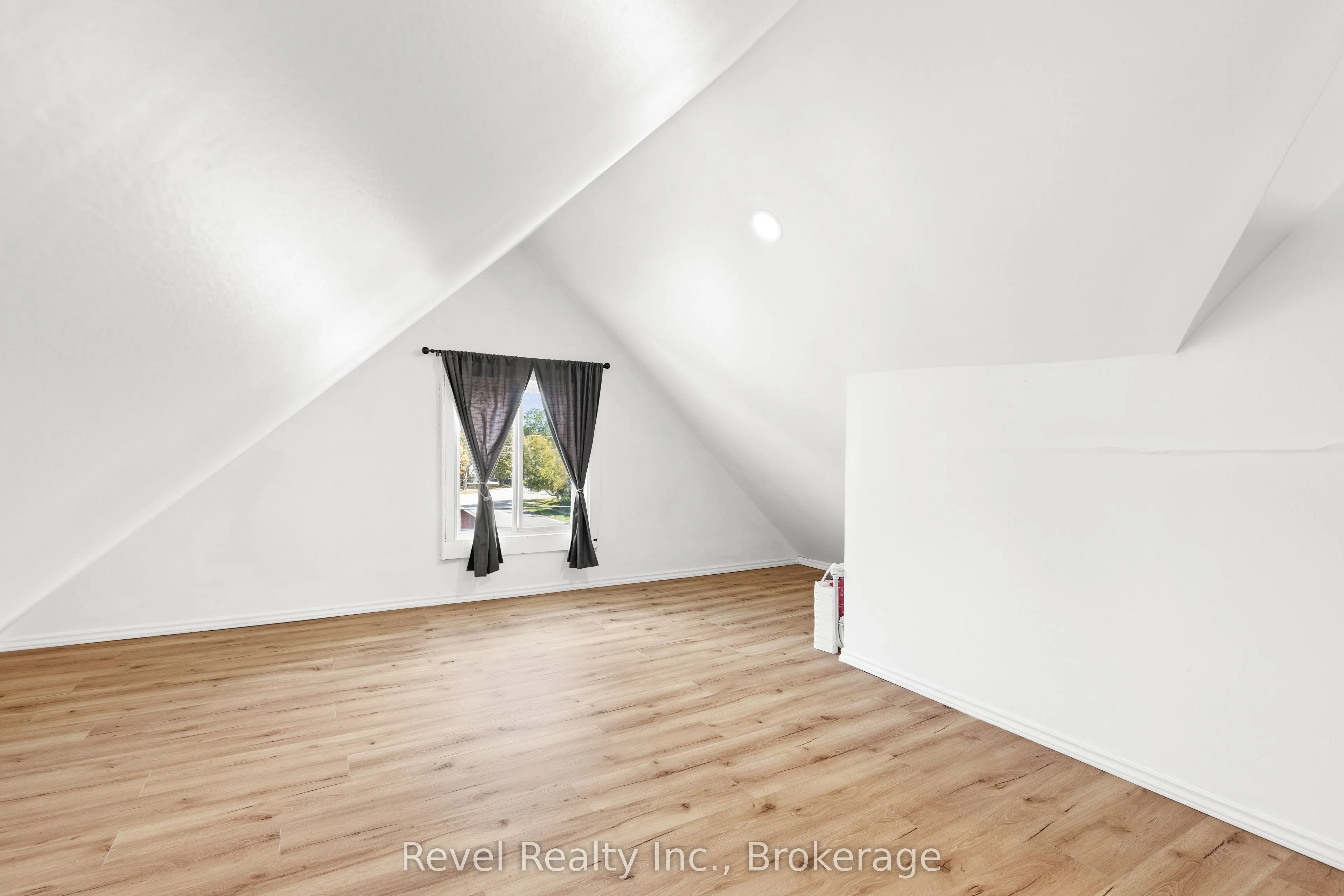 15578 Simcoe Street