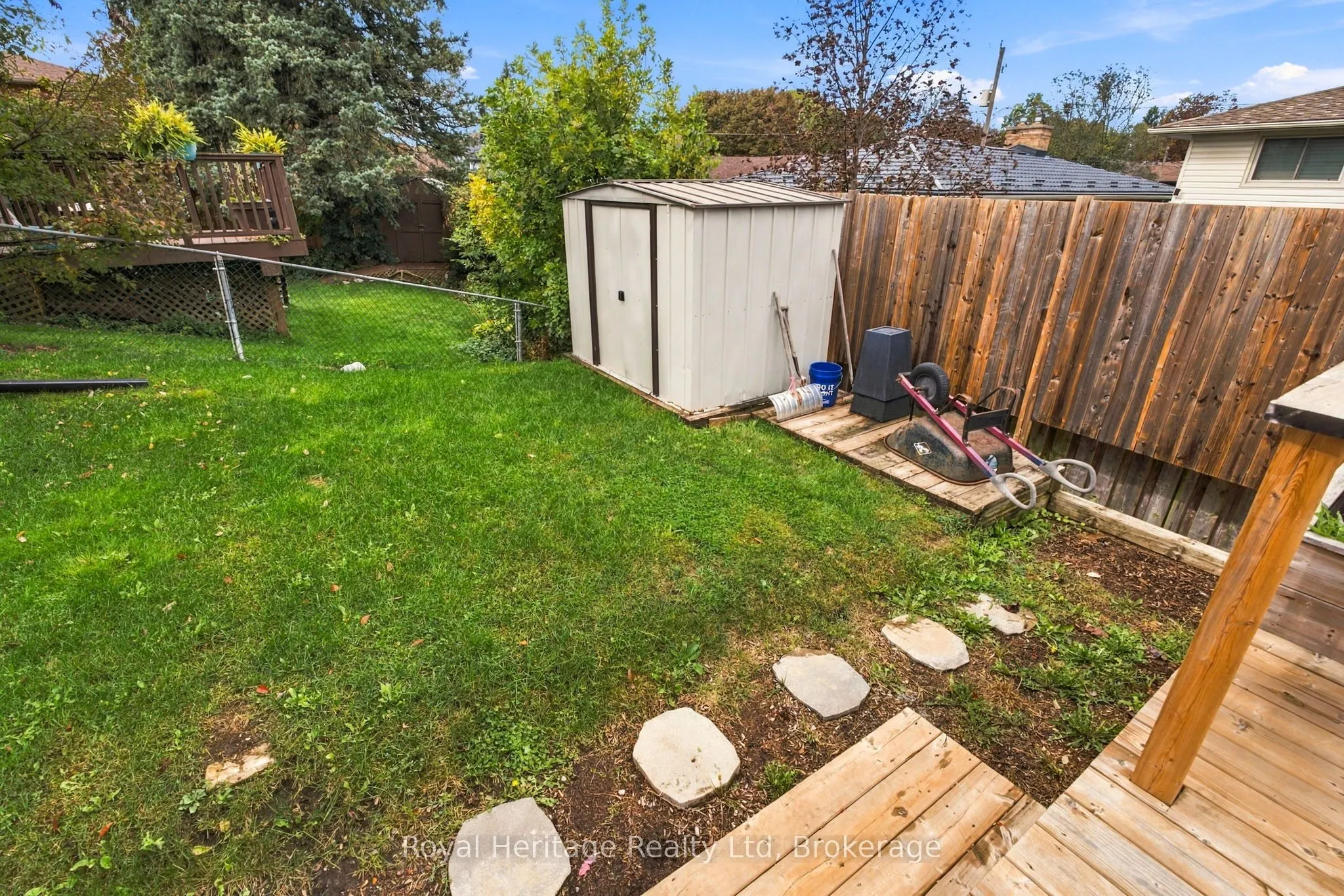 474 Adelaide Avenue E