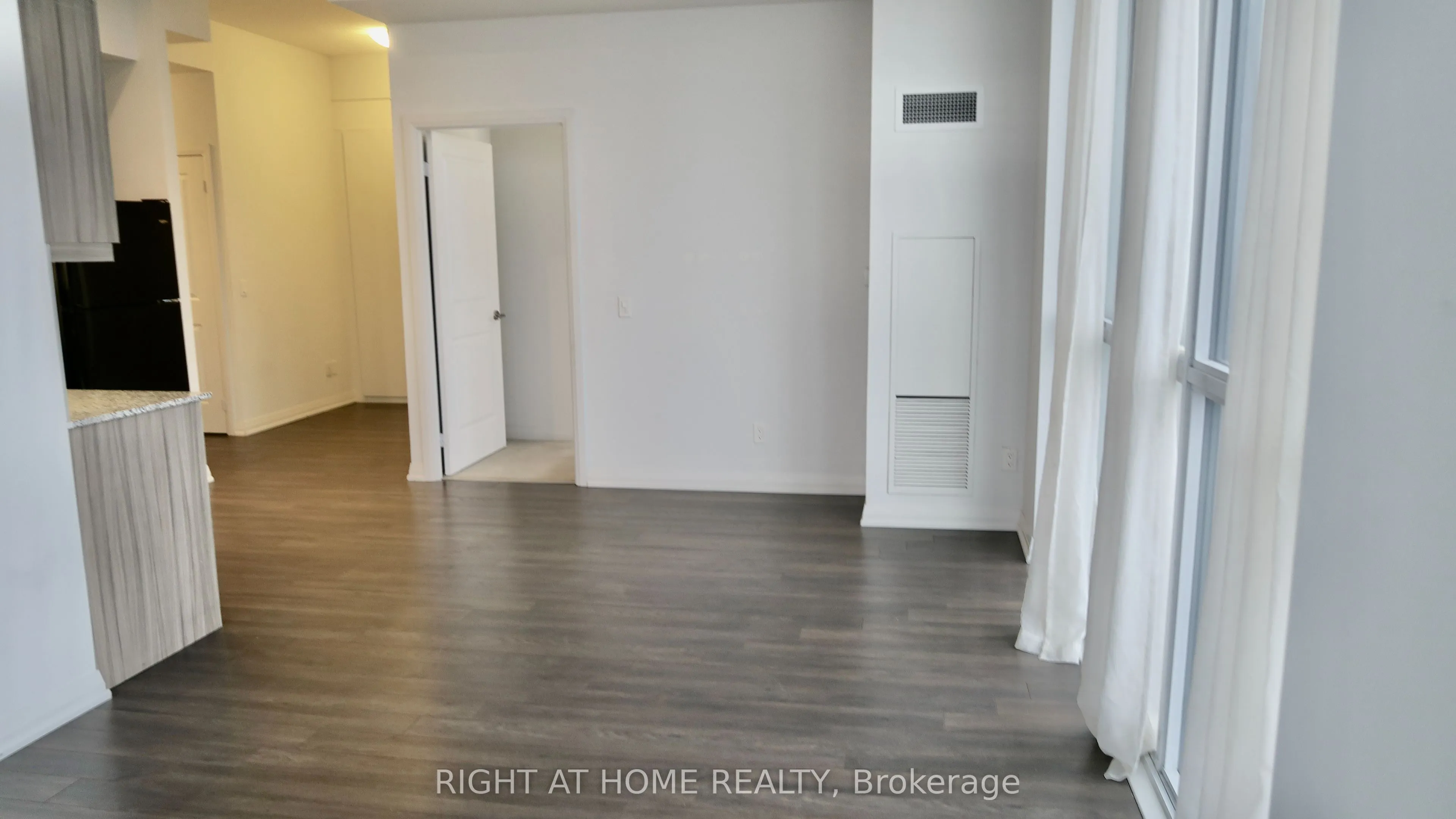 30 Meadowglen Place #2707