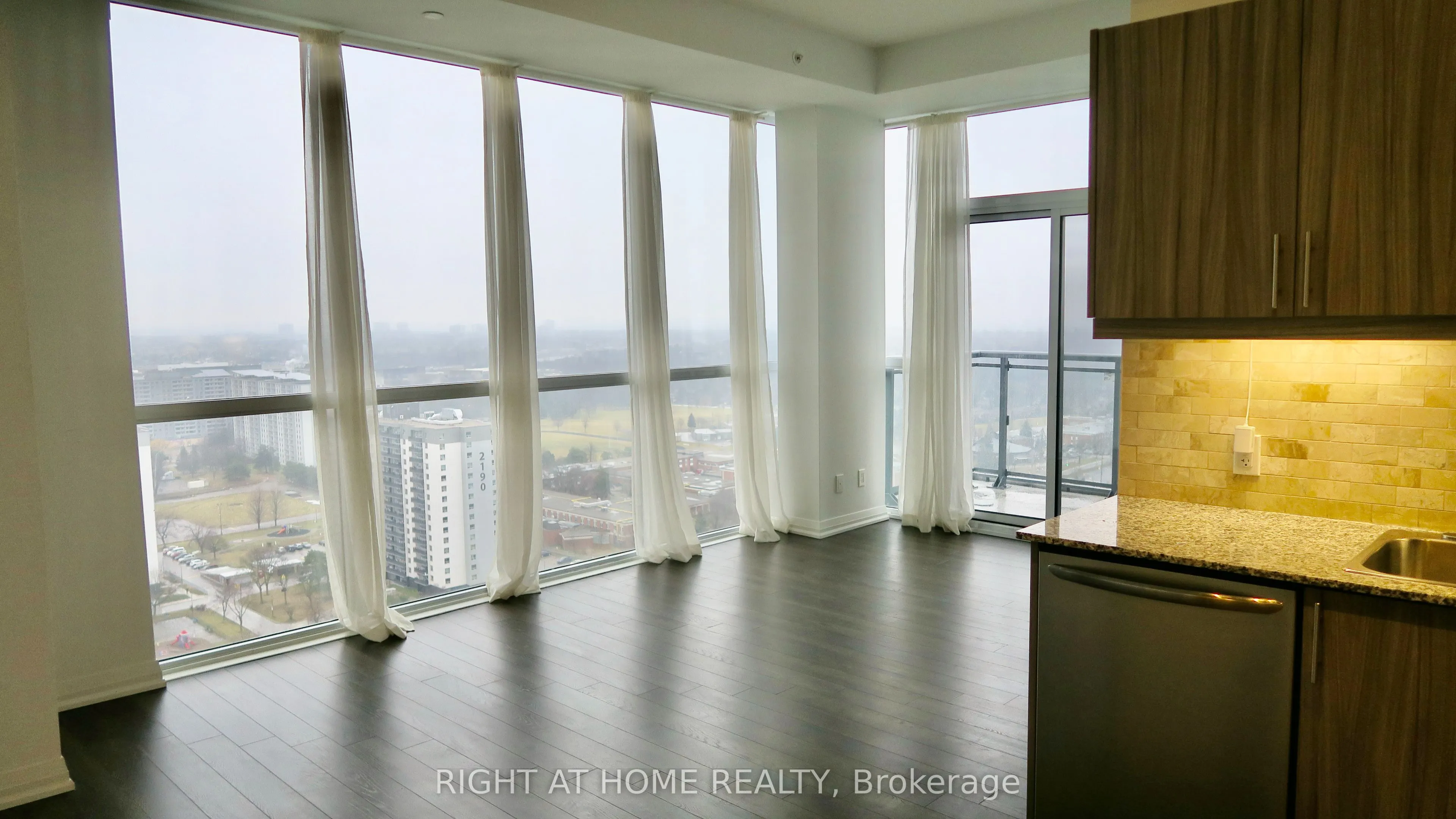 30 Meadowglen Place #2707