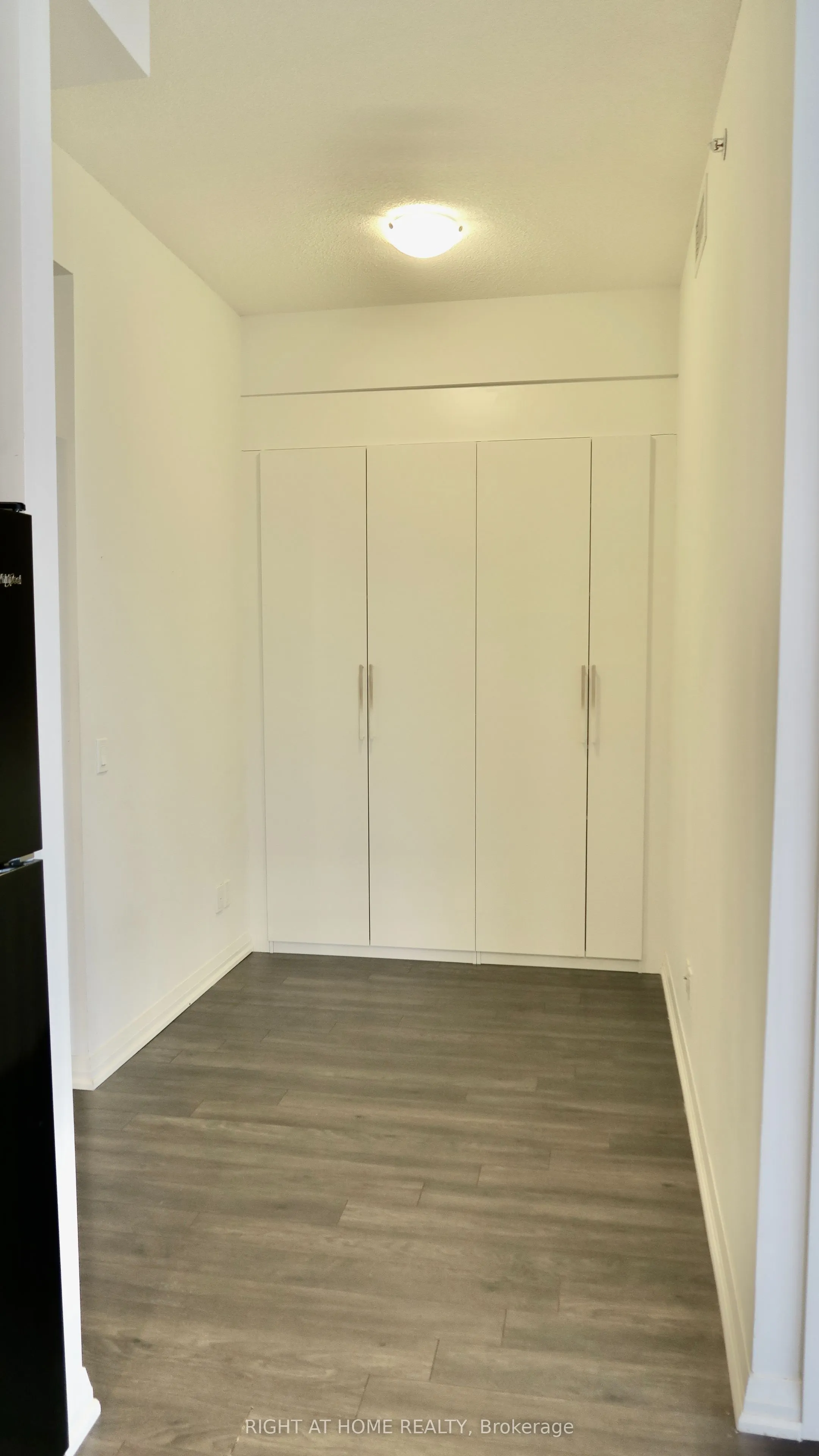 30 Meadowglen Place #2707