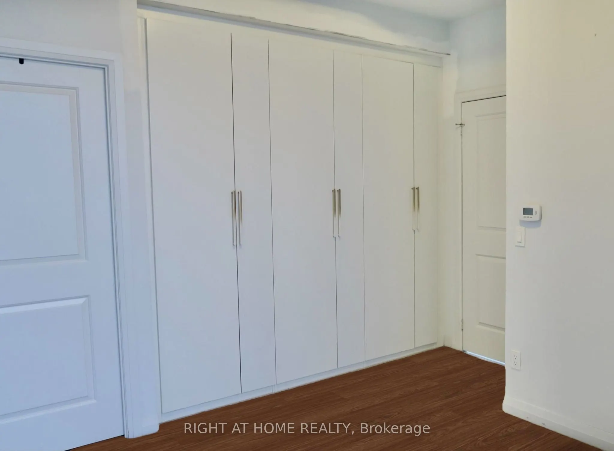 30 Meadowglen Place #2707