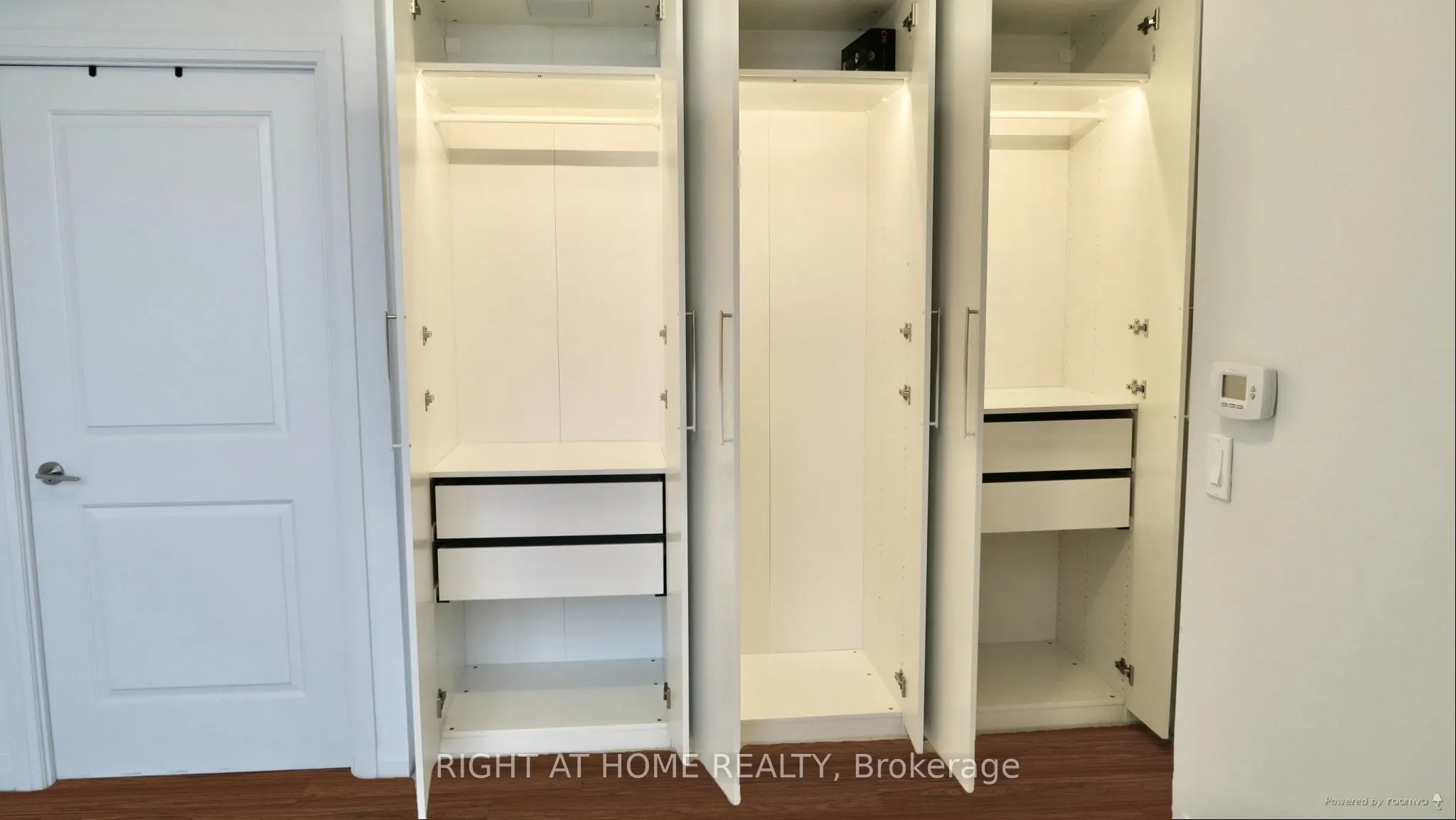 30 Meadowglen Place #2707