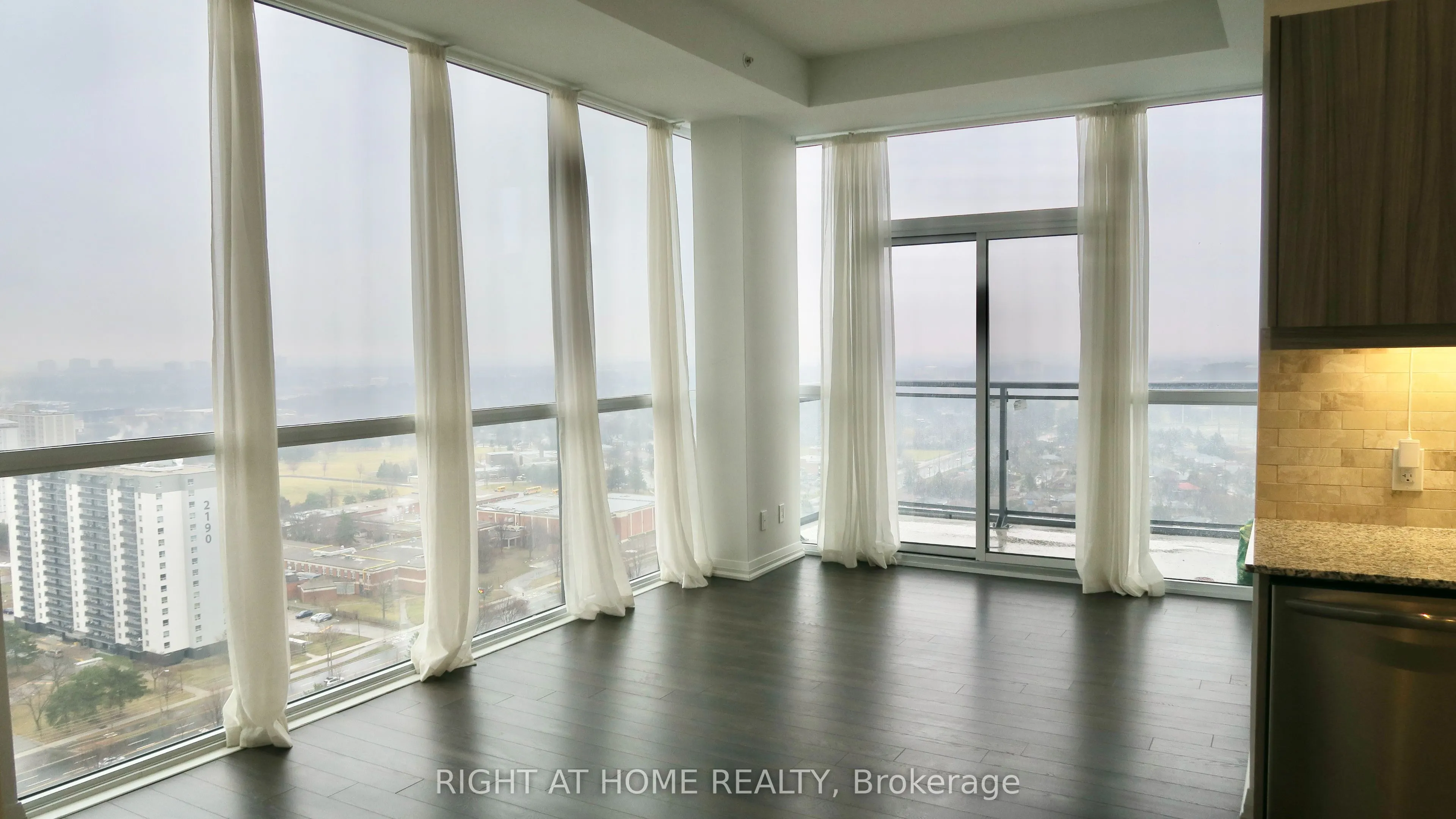 30 Meadowglen Place #2707