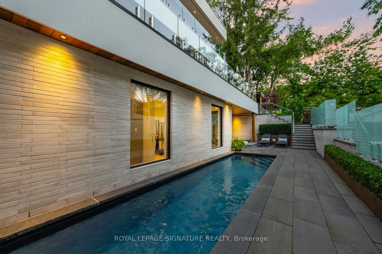 8 Fallingbrook Wood