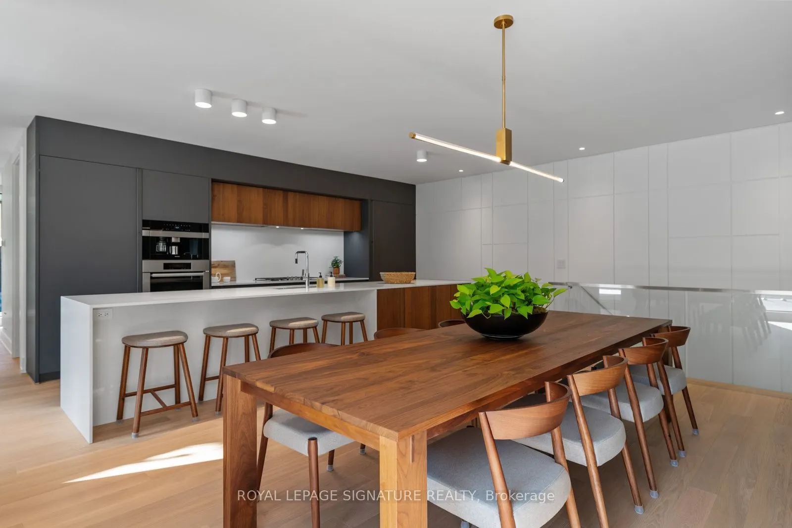 8 Fallingbrook Wood