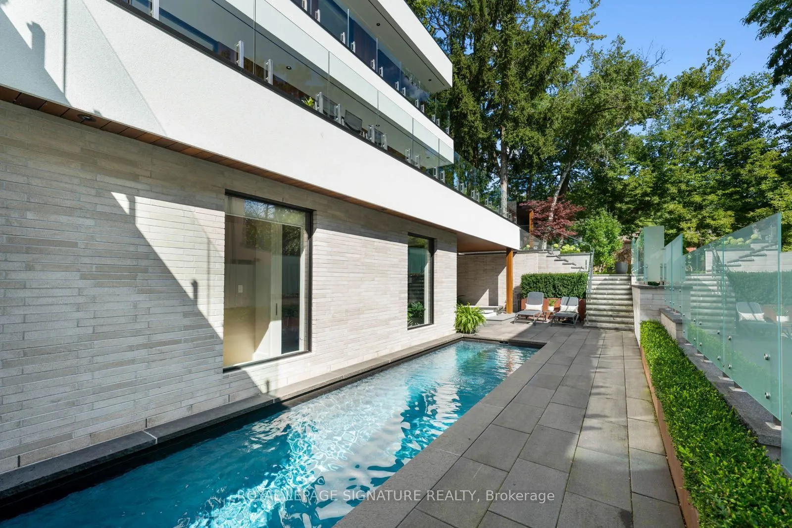 8 Fallingbrook Wood