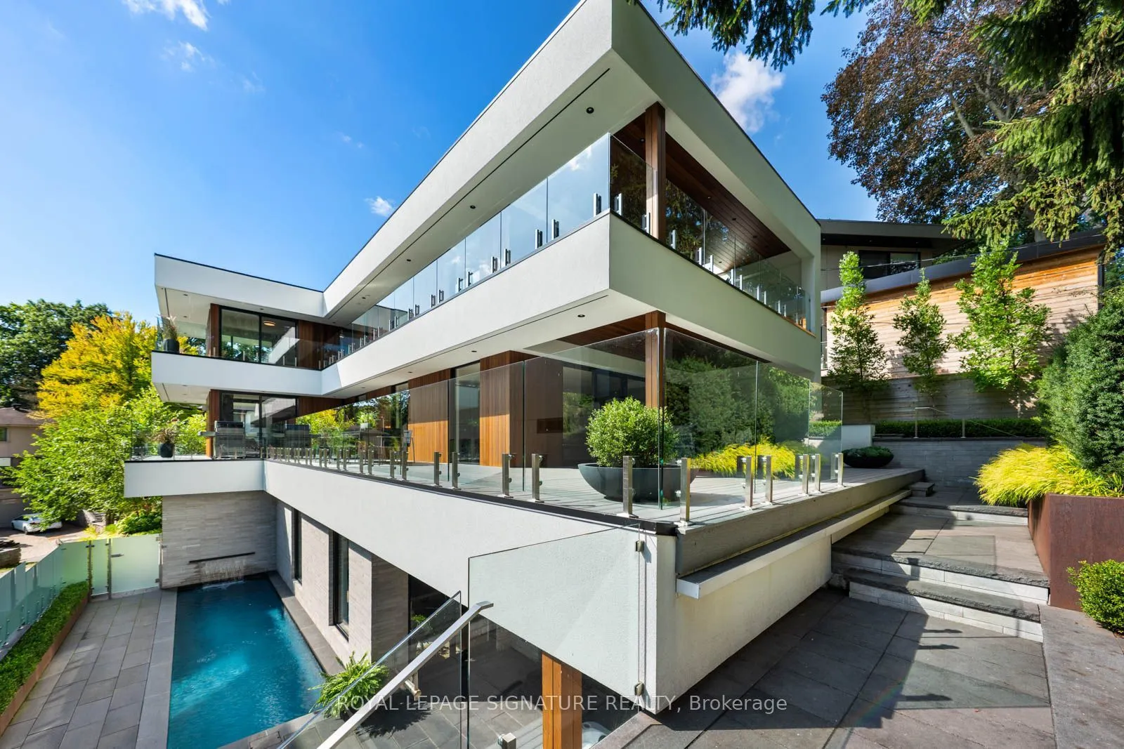 8 Fallingbrook Wood