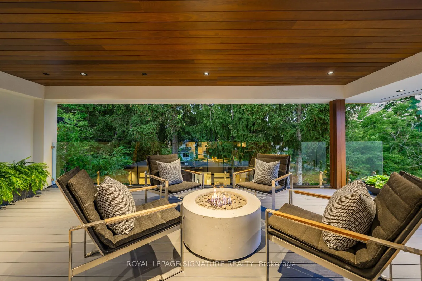 8 Fallingbrook Wood