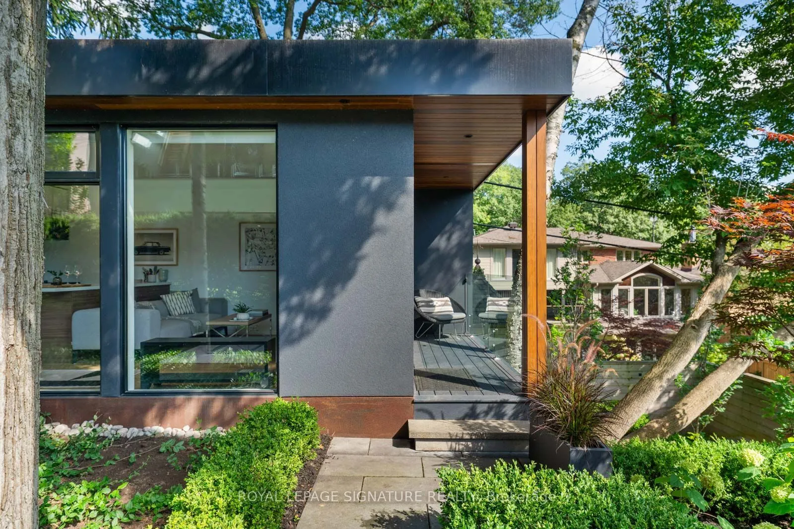 8 Fallingbrook Wood