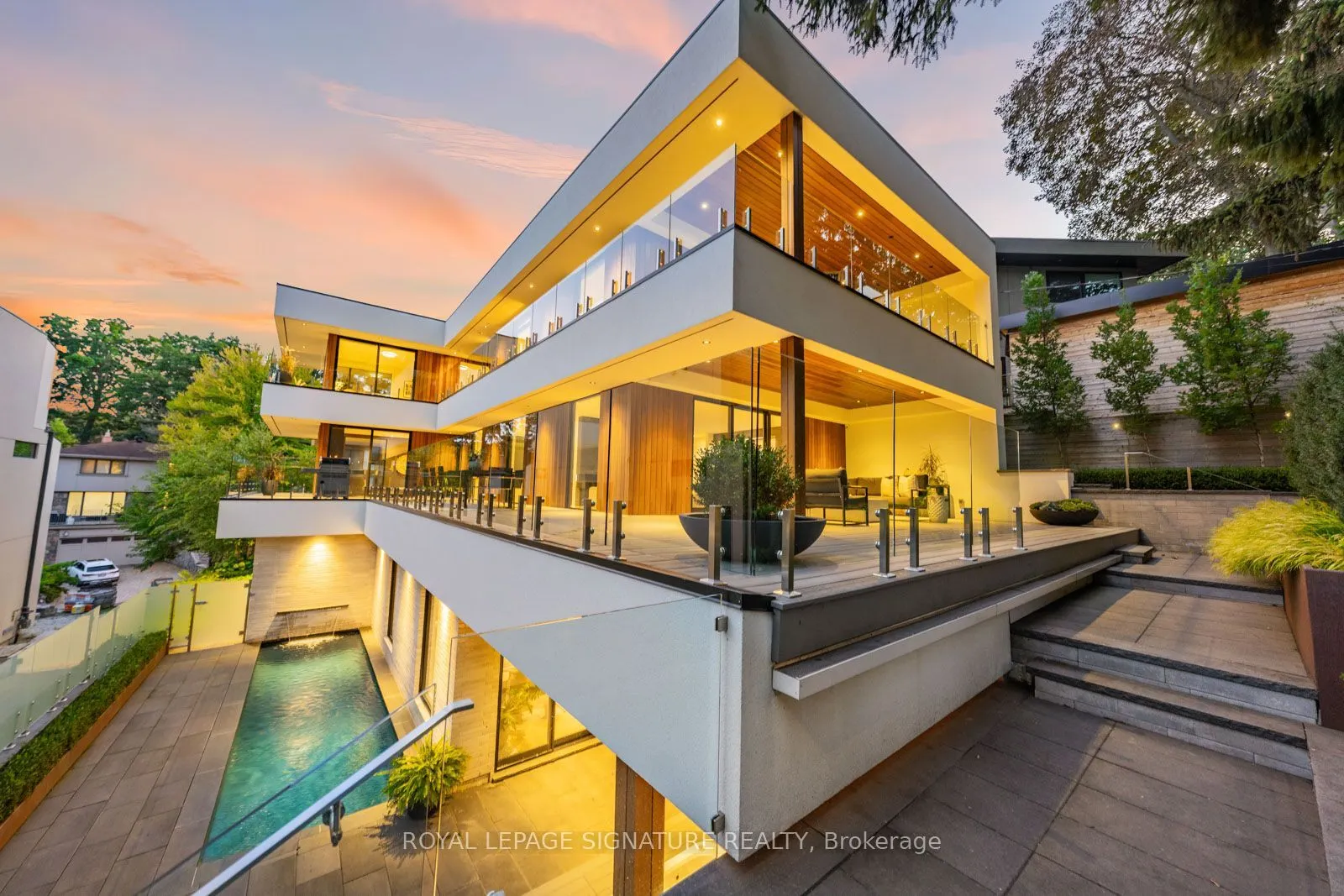 8 Fallingbrook Wood