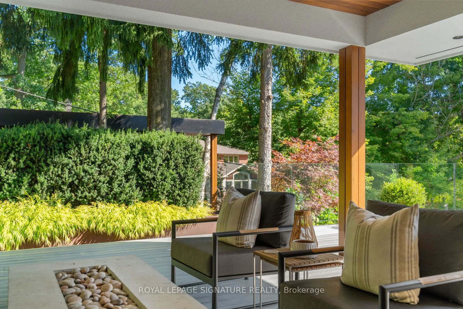 8 Fallingbrook Wood