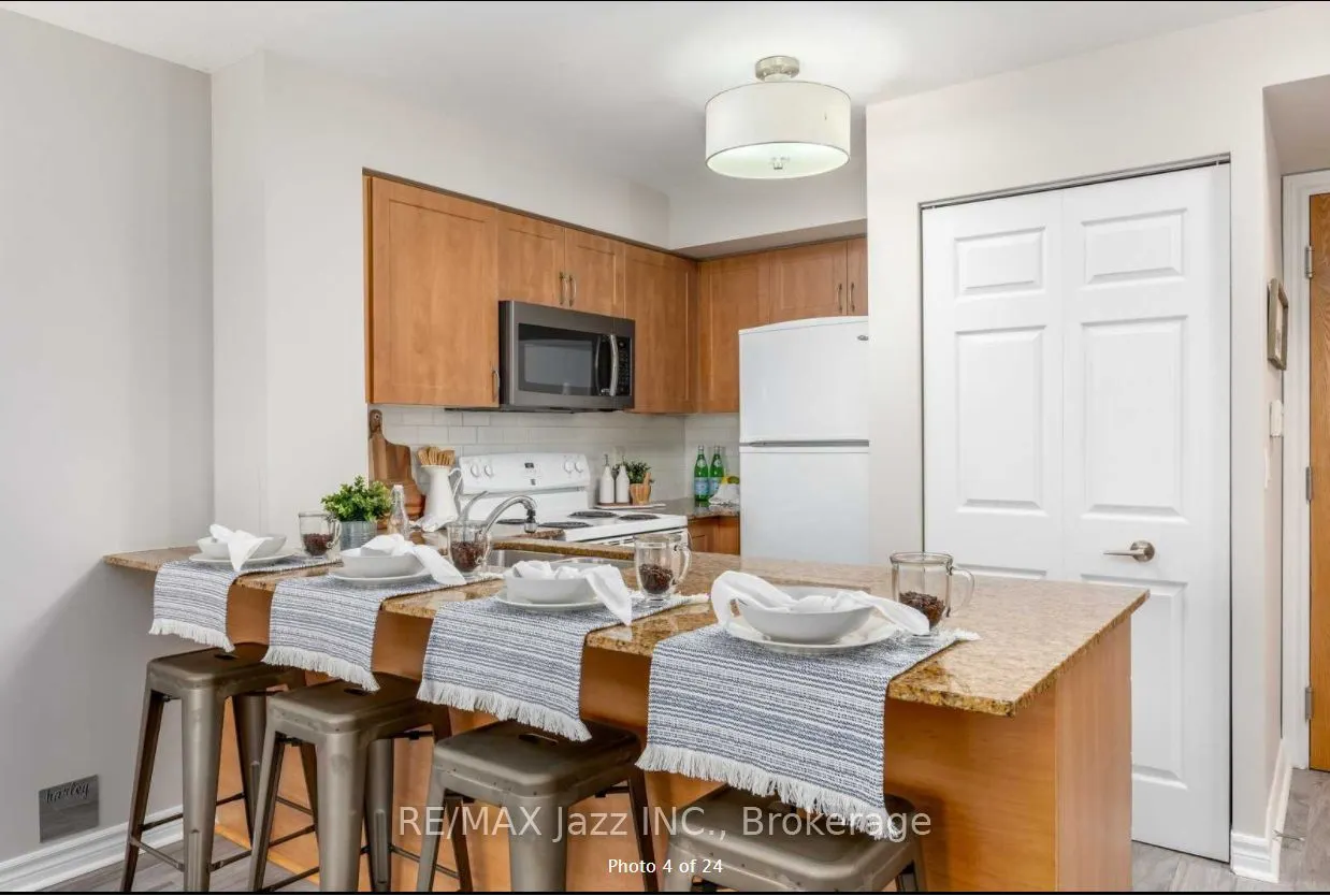 340 Watson Street W #606