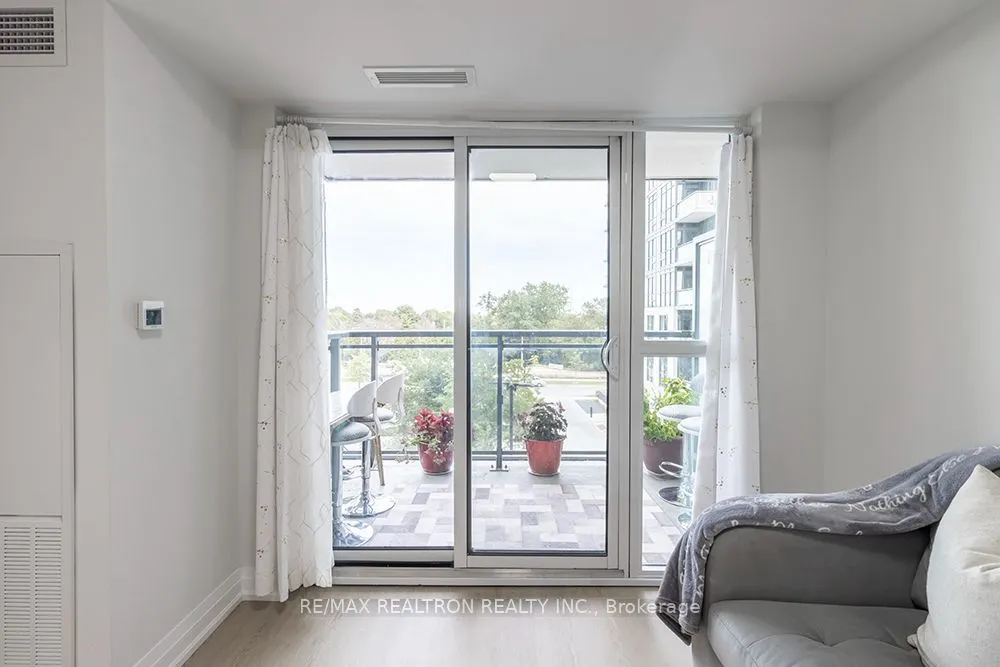 20 Meadowglen Place #322