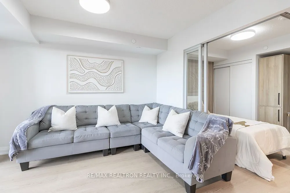20 Meadowglen Place #322