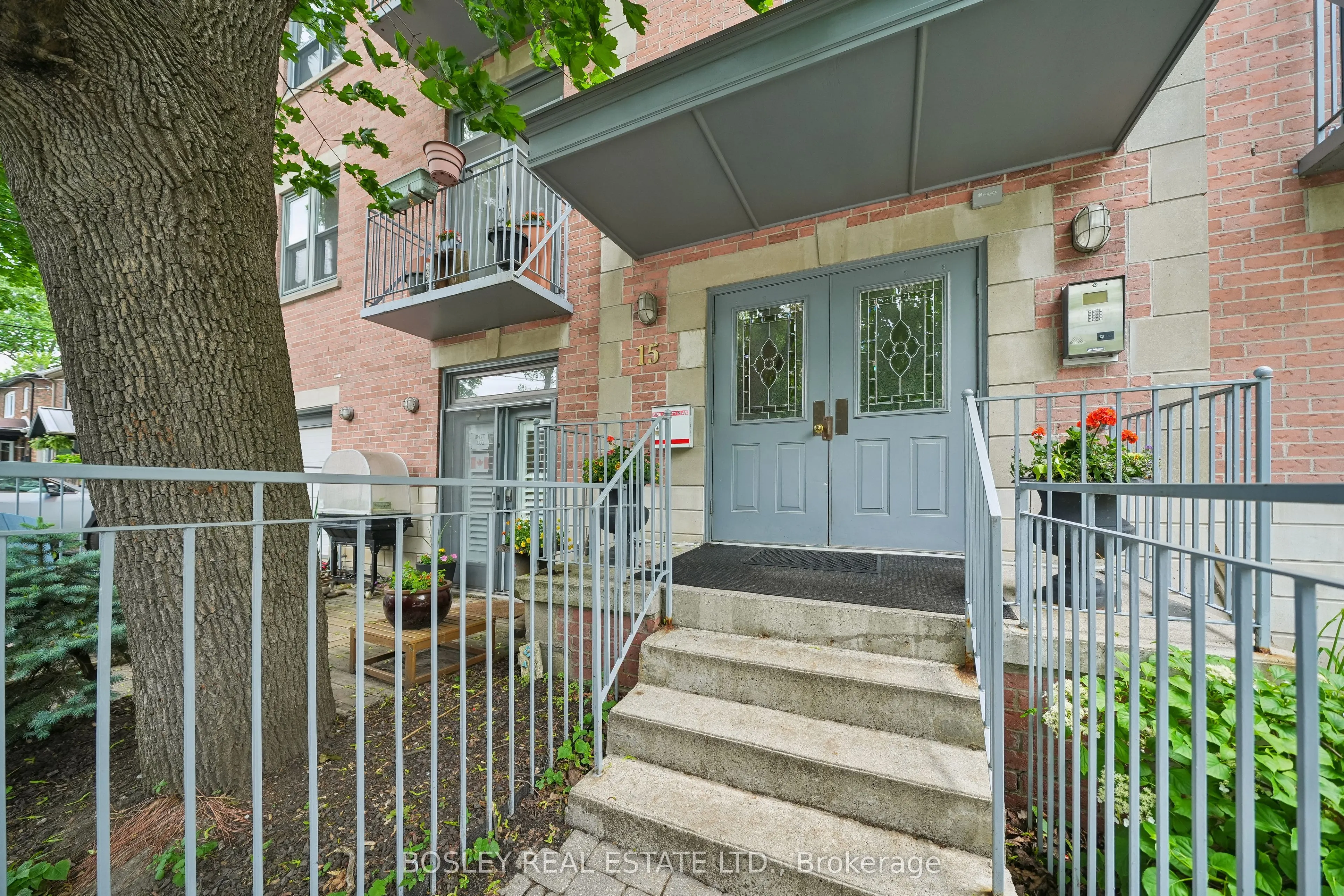 15 Glen Manor Drive #204