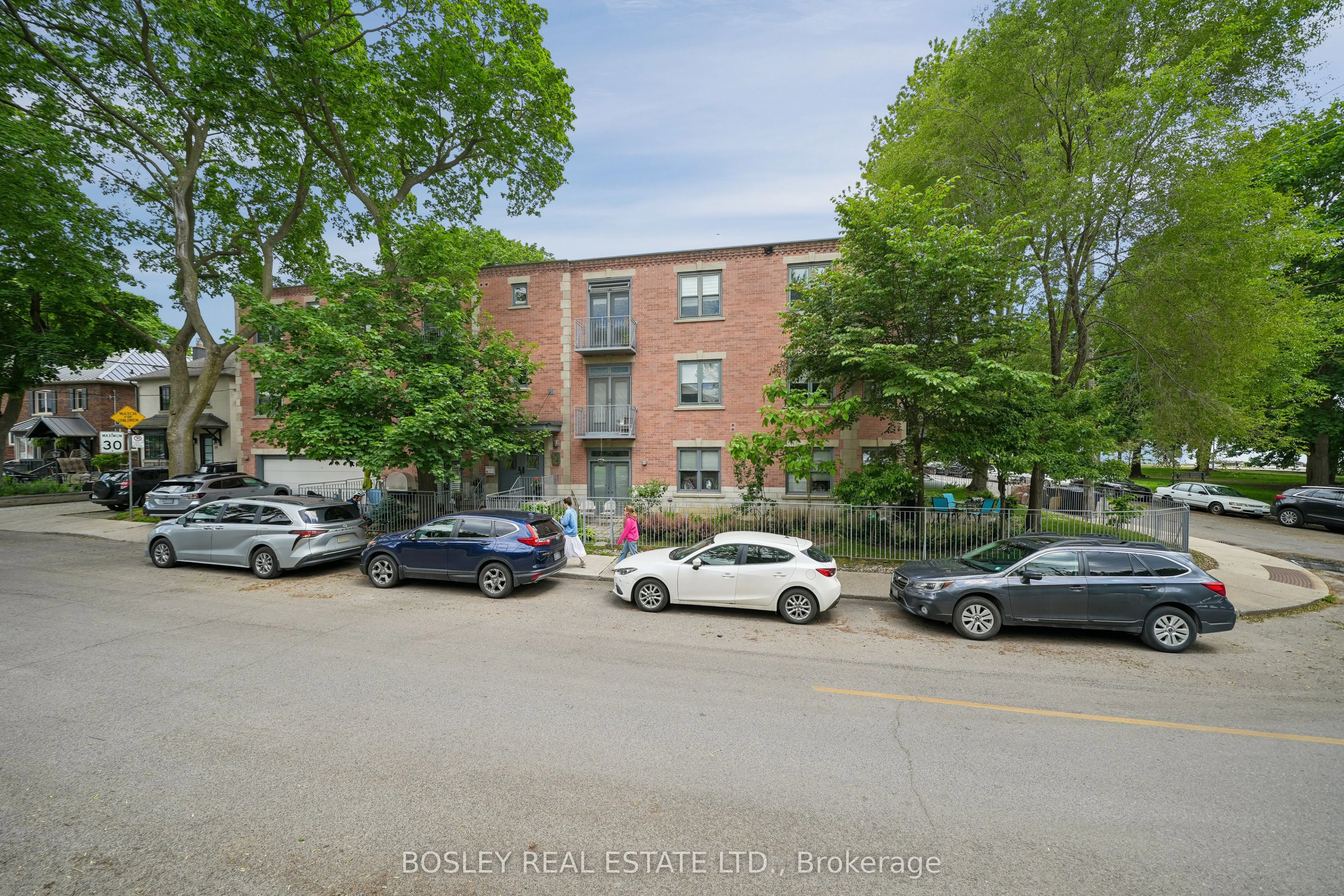 15 Glen Manor Drive #204