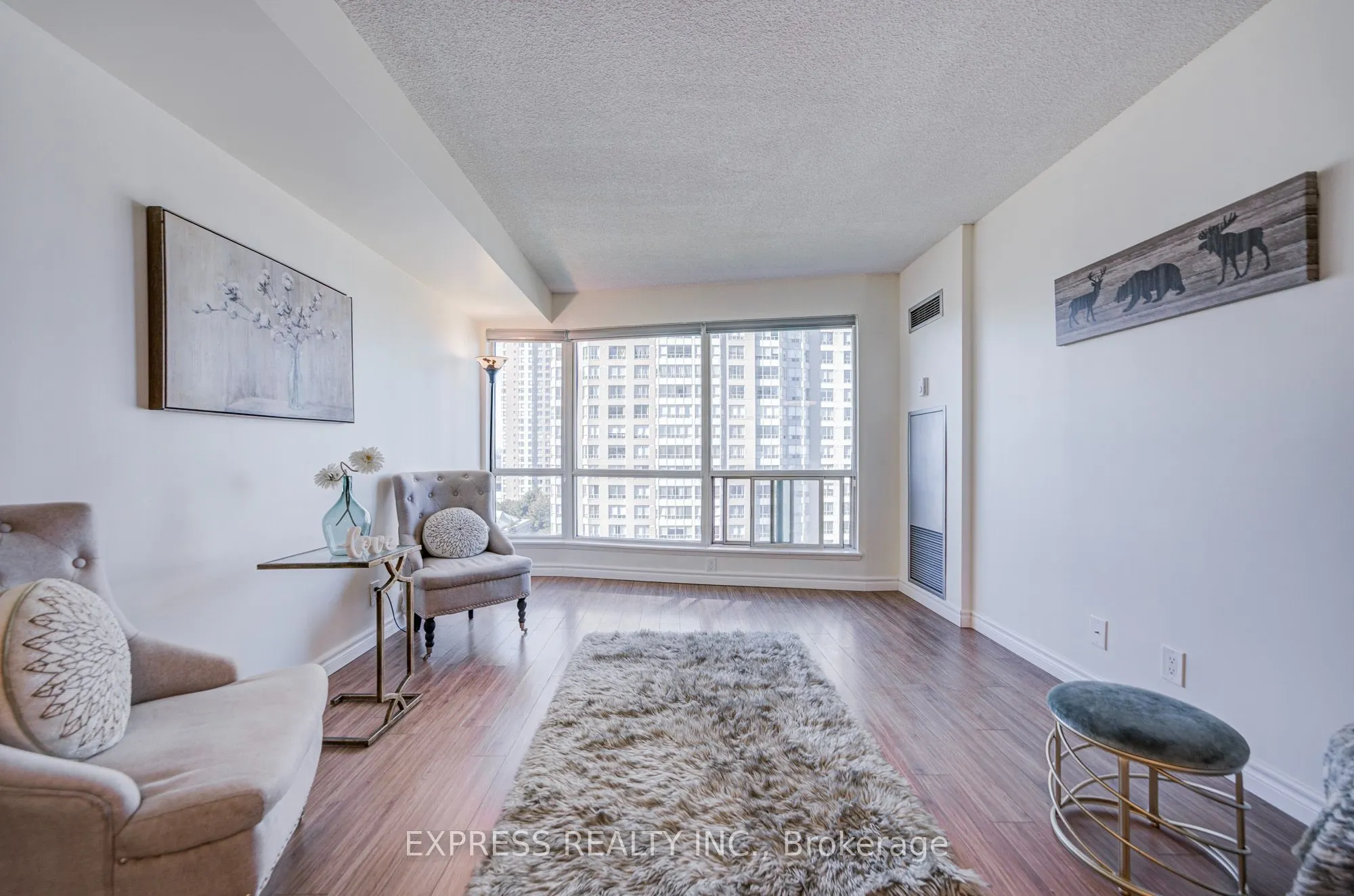 18 Lee Centre Drive #1111
