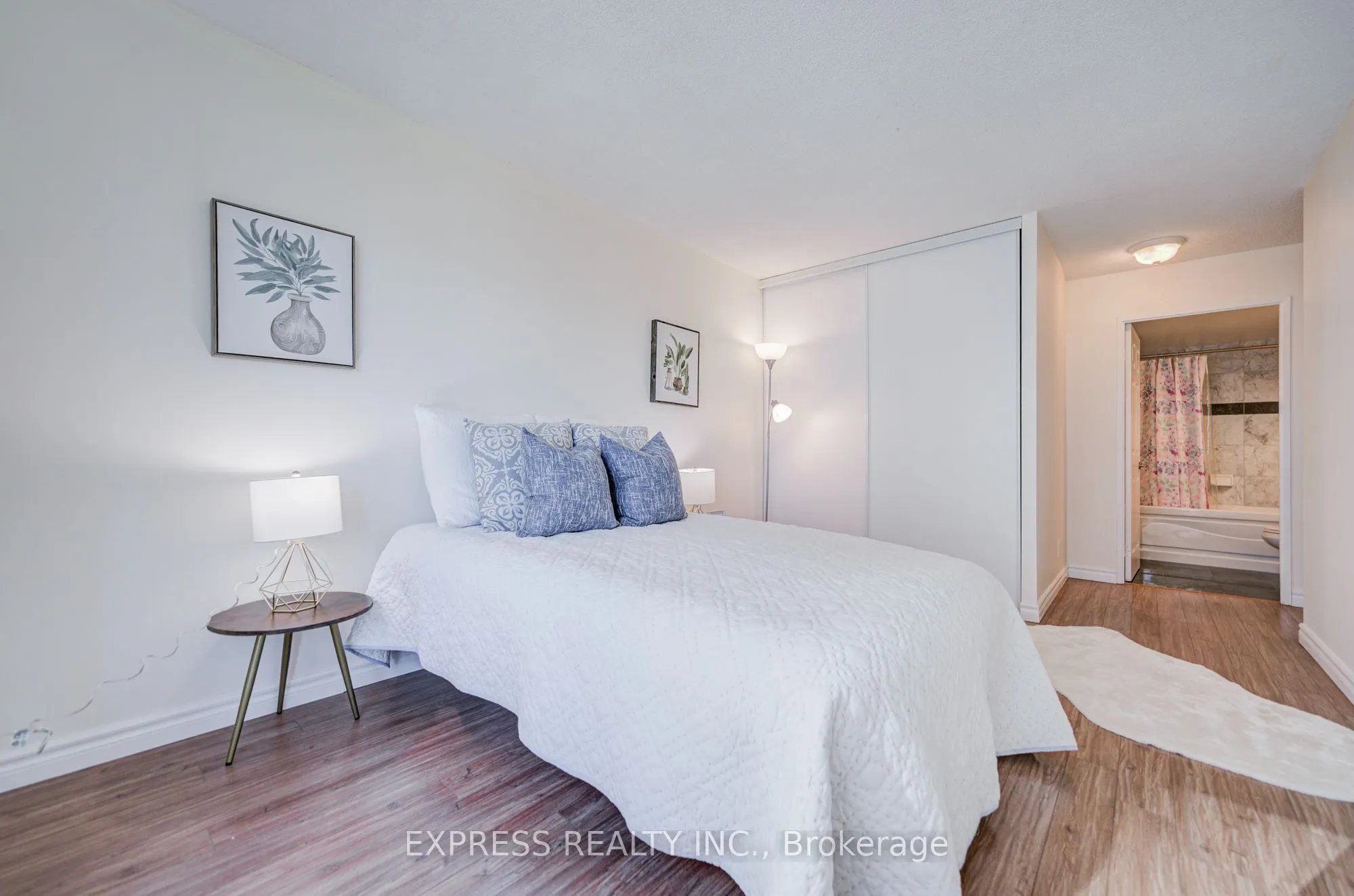 18 Lee Centre Drive #1111
