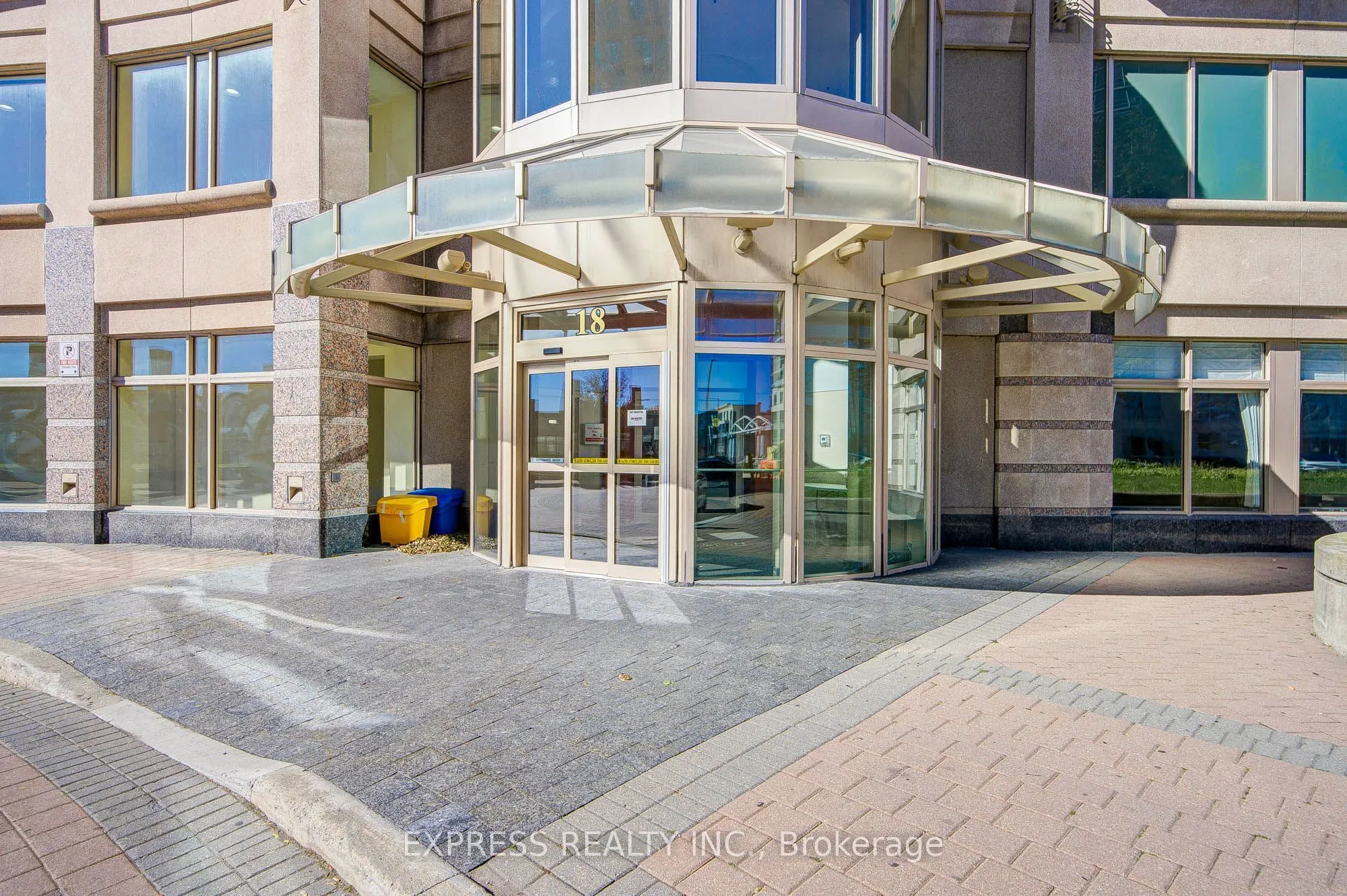 18 Lee Centre Drive #1111