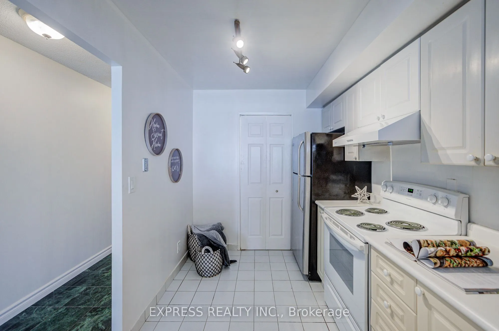 18 Lee Centre Drive #1111