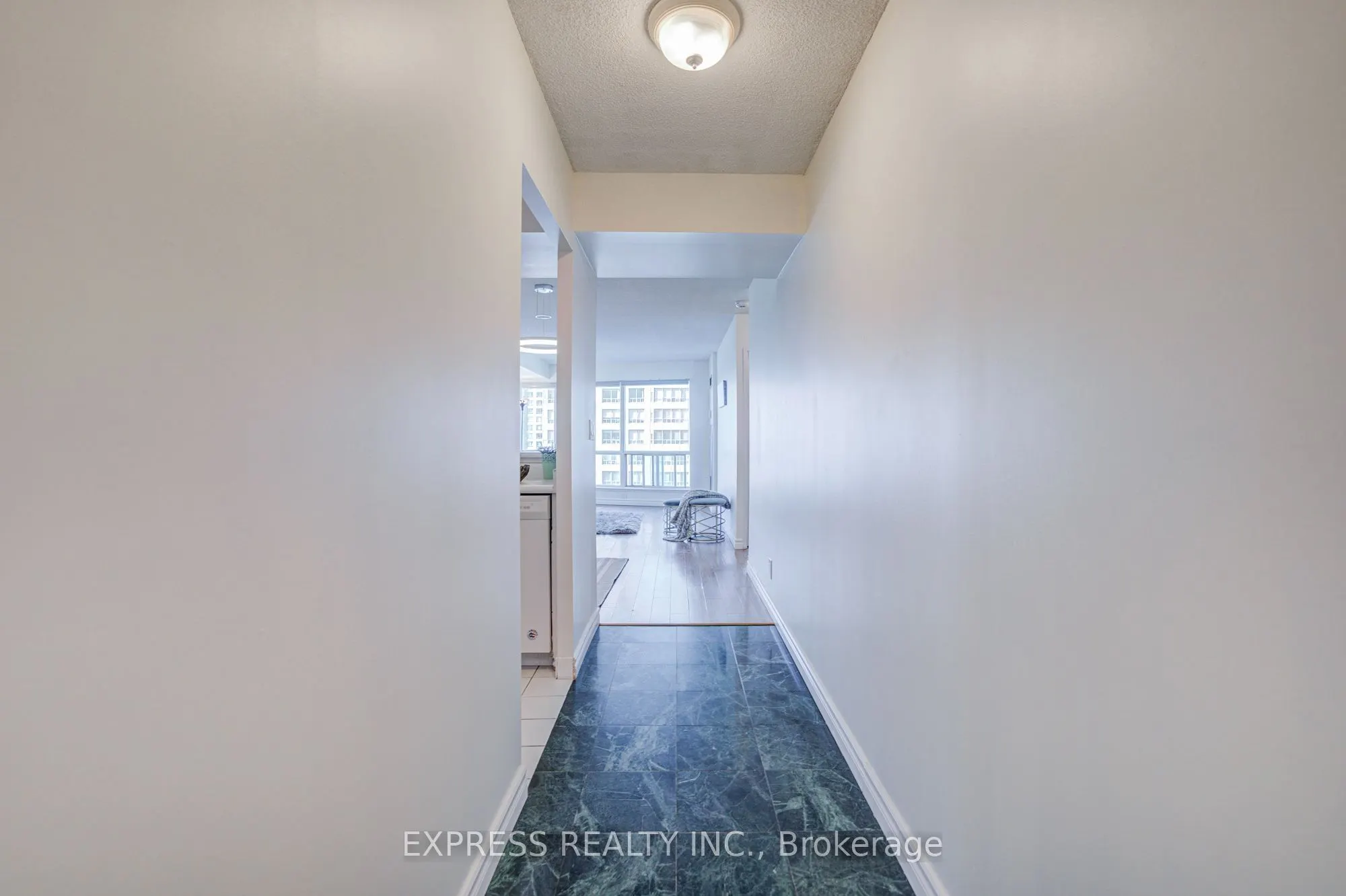 18 Lee Centre Drive #1111