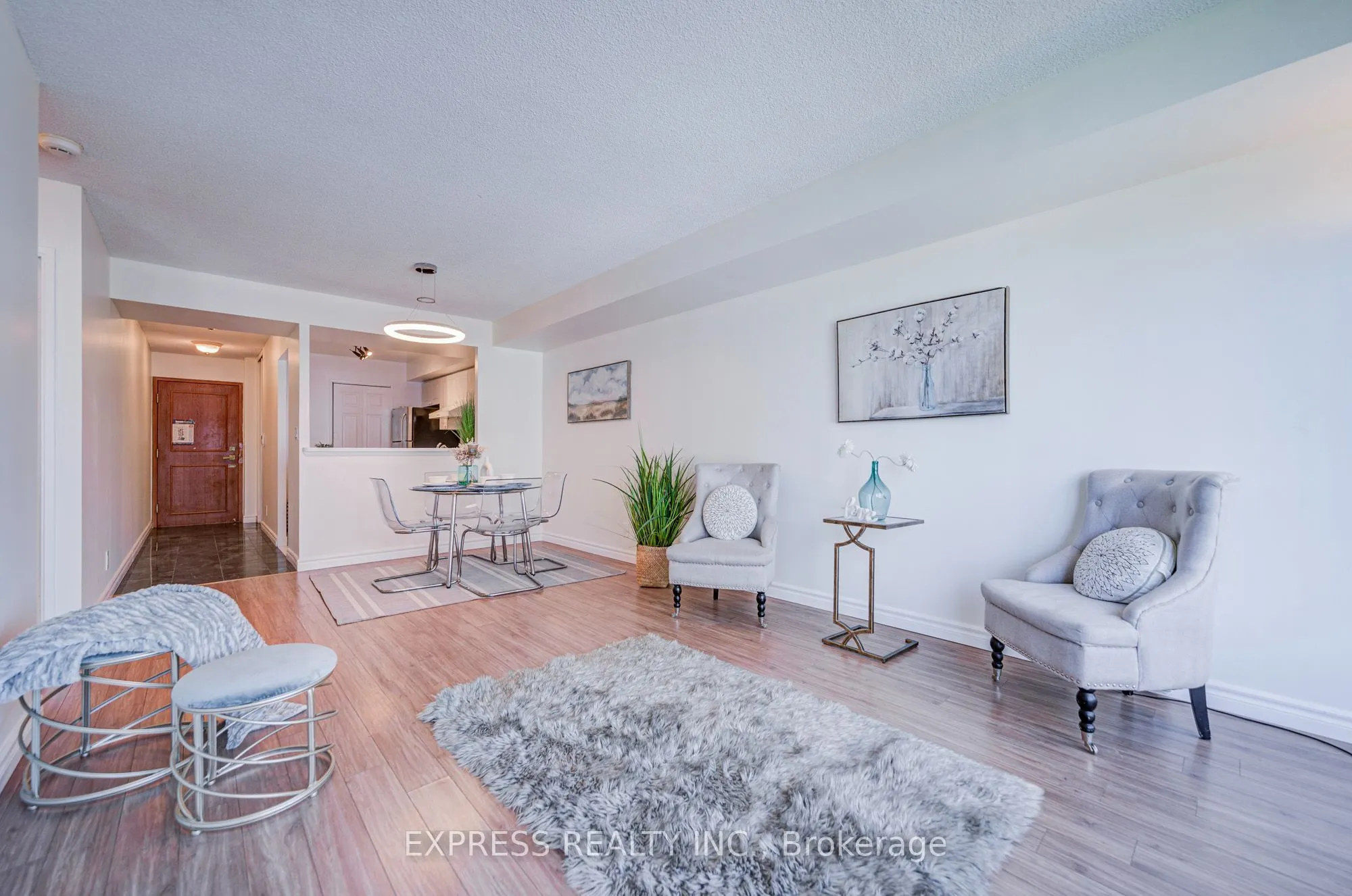 18 Lee Centre Drive #1111