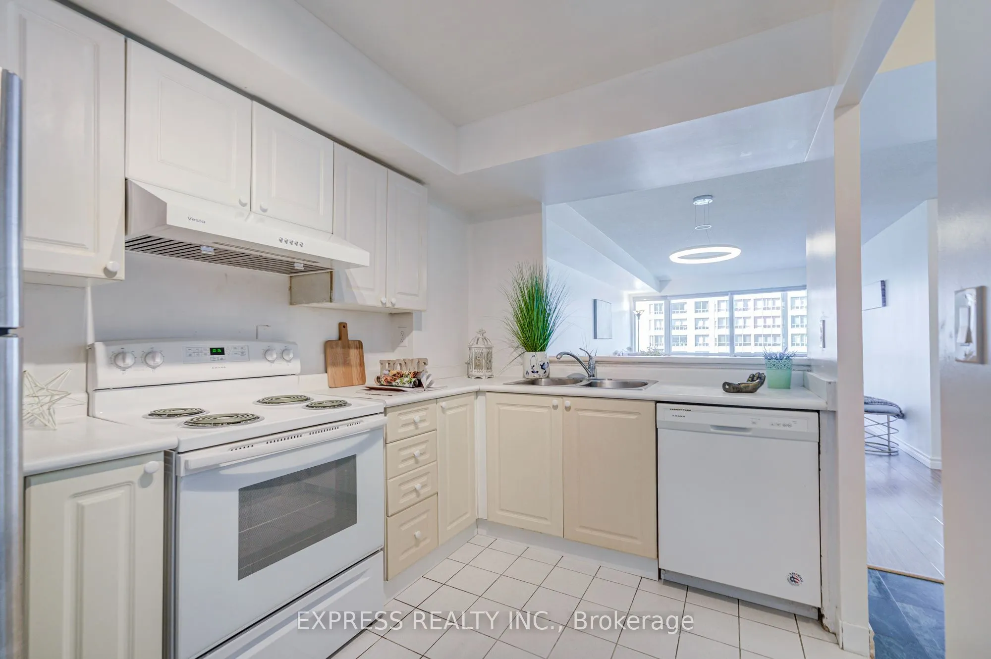 18 Lee Centre Drive #1111