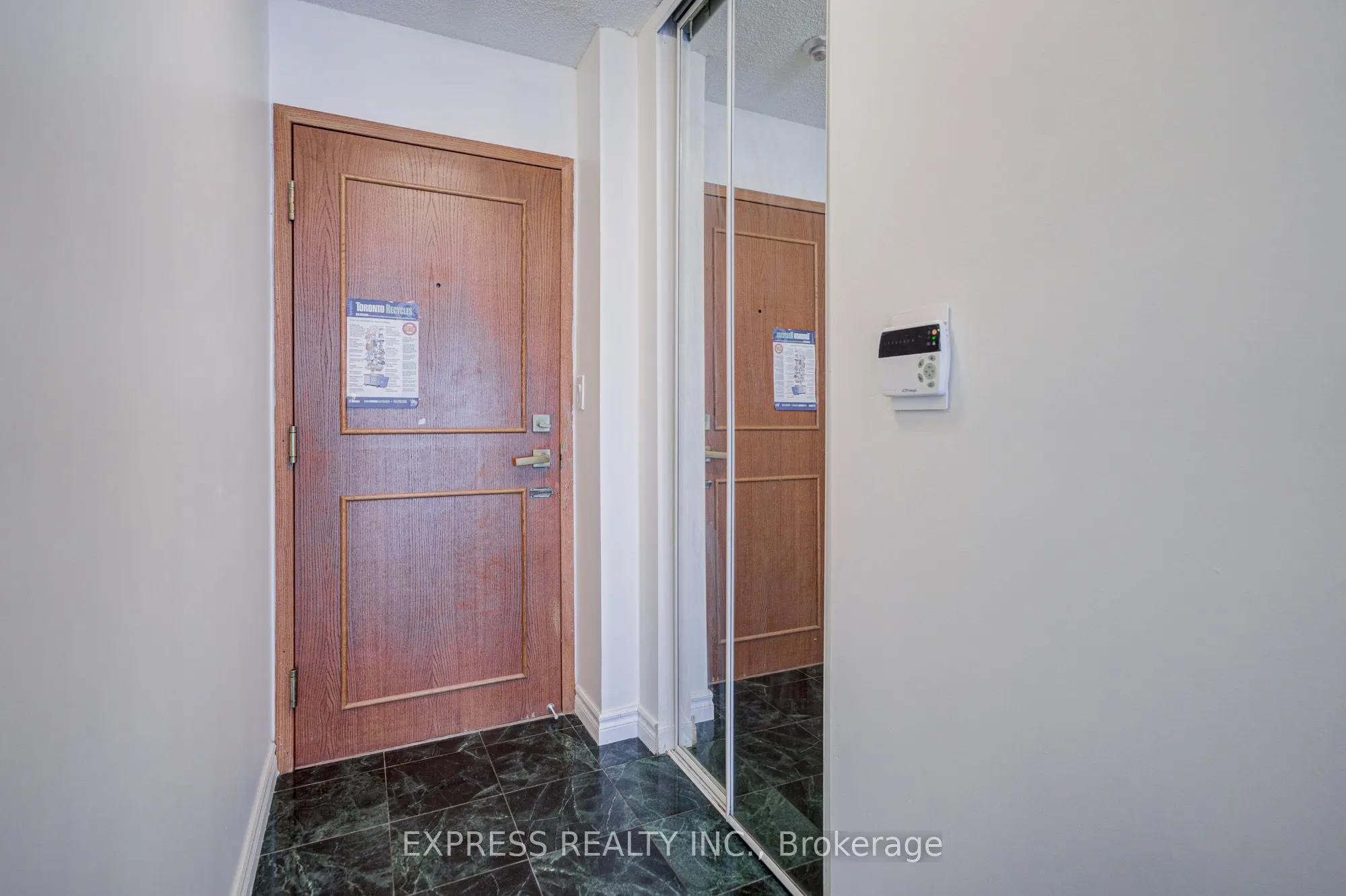18 Lee Centre Drive #1111