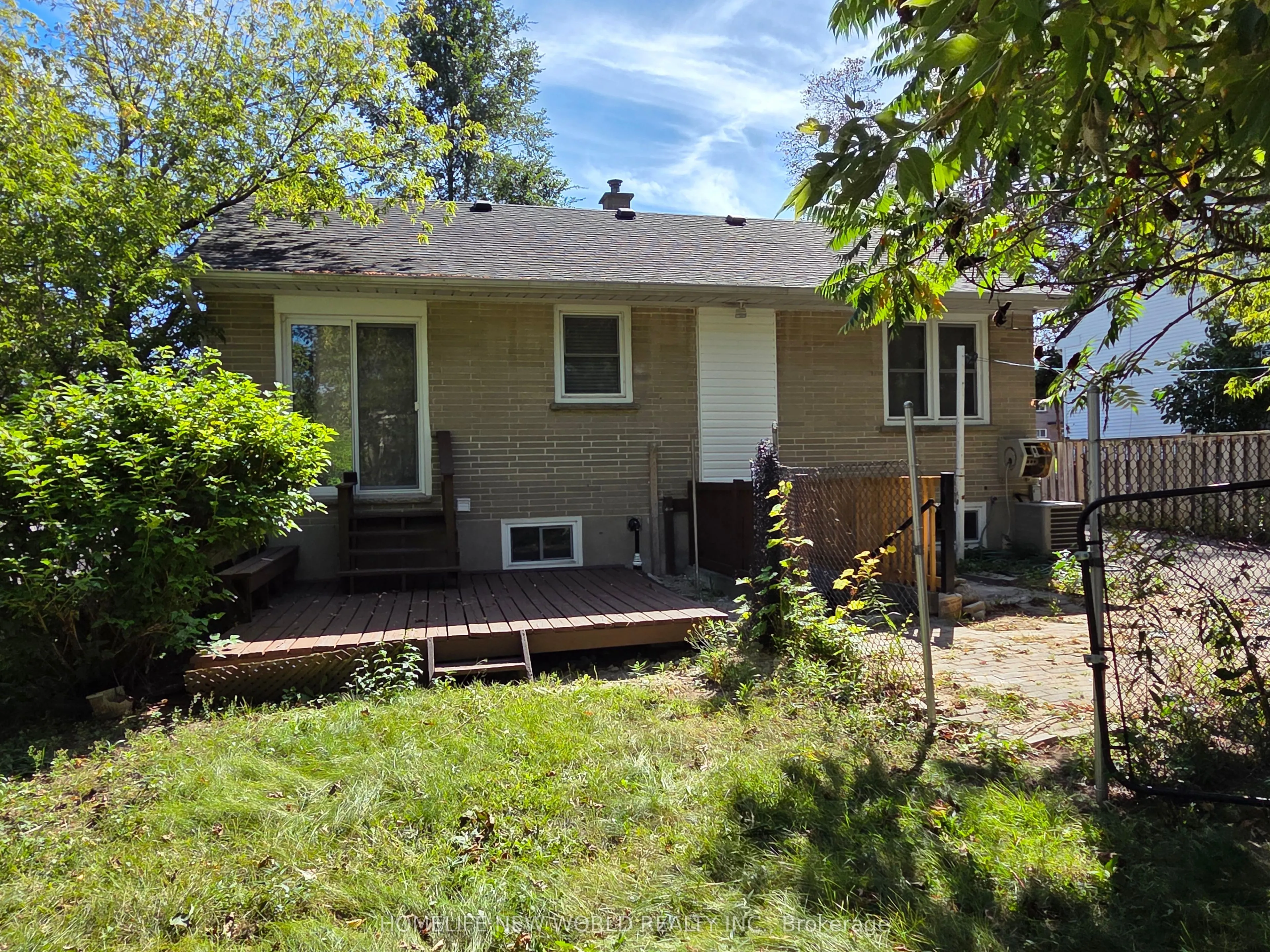 544 Mary Street E