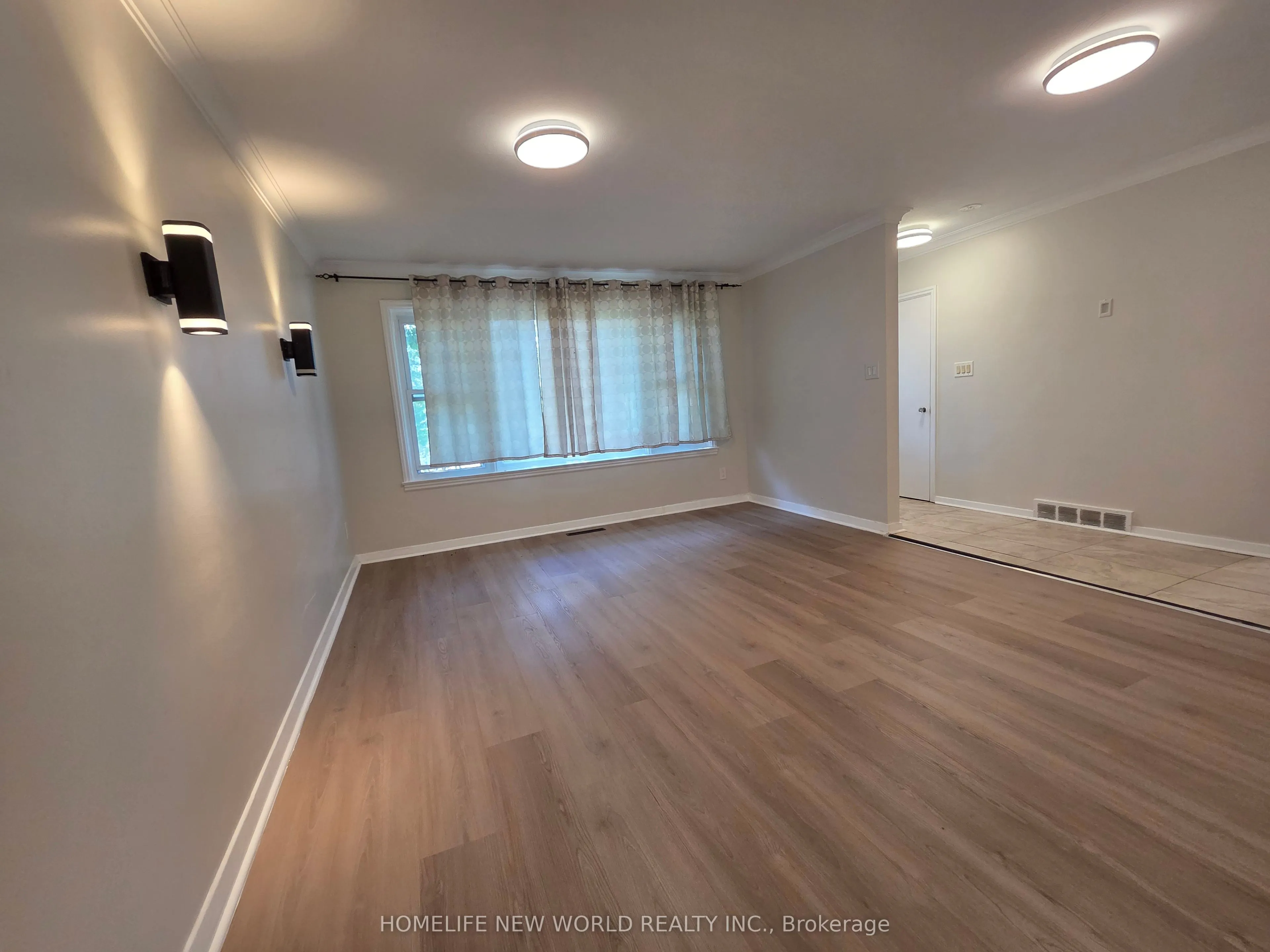 544 Mary Street E