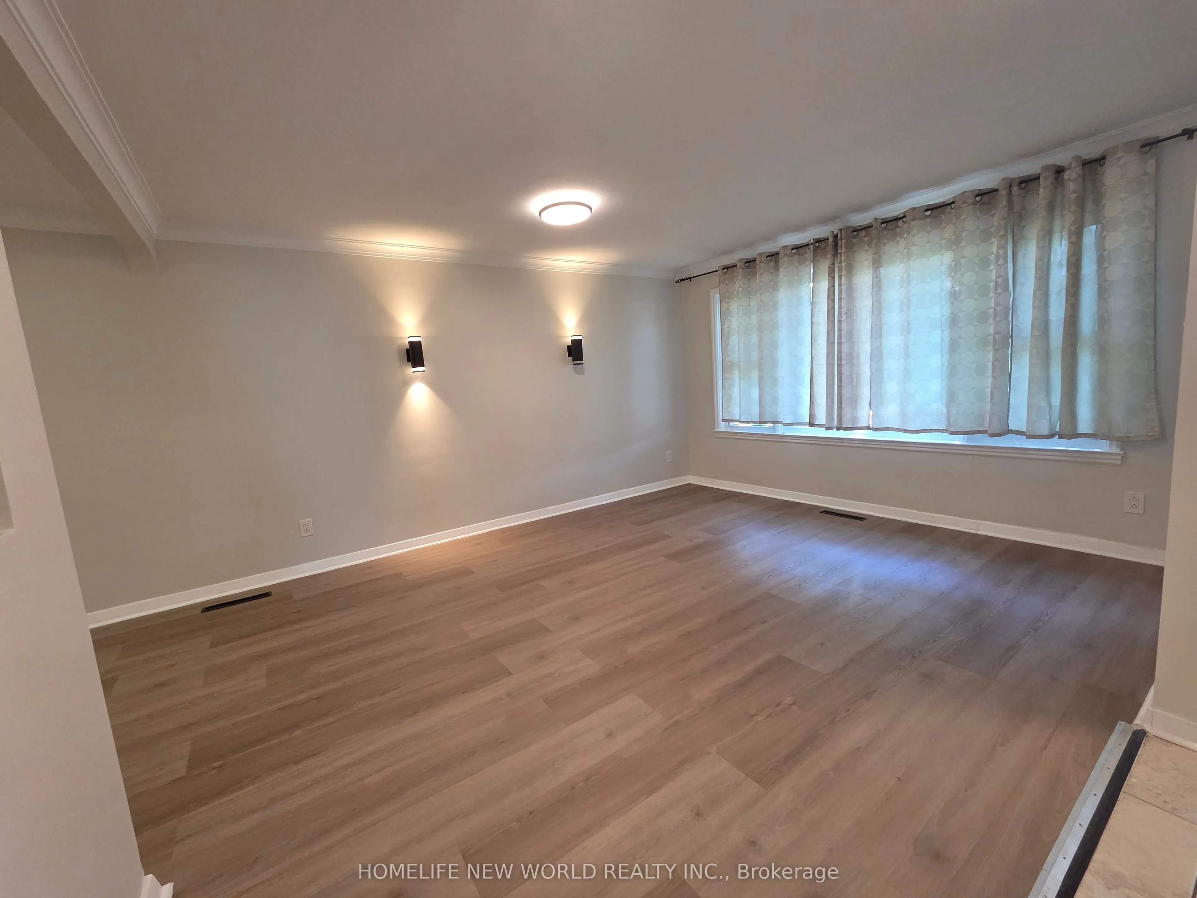 544 Mary Street E