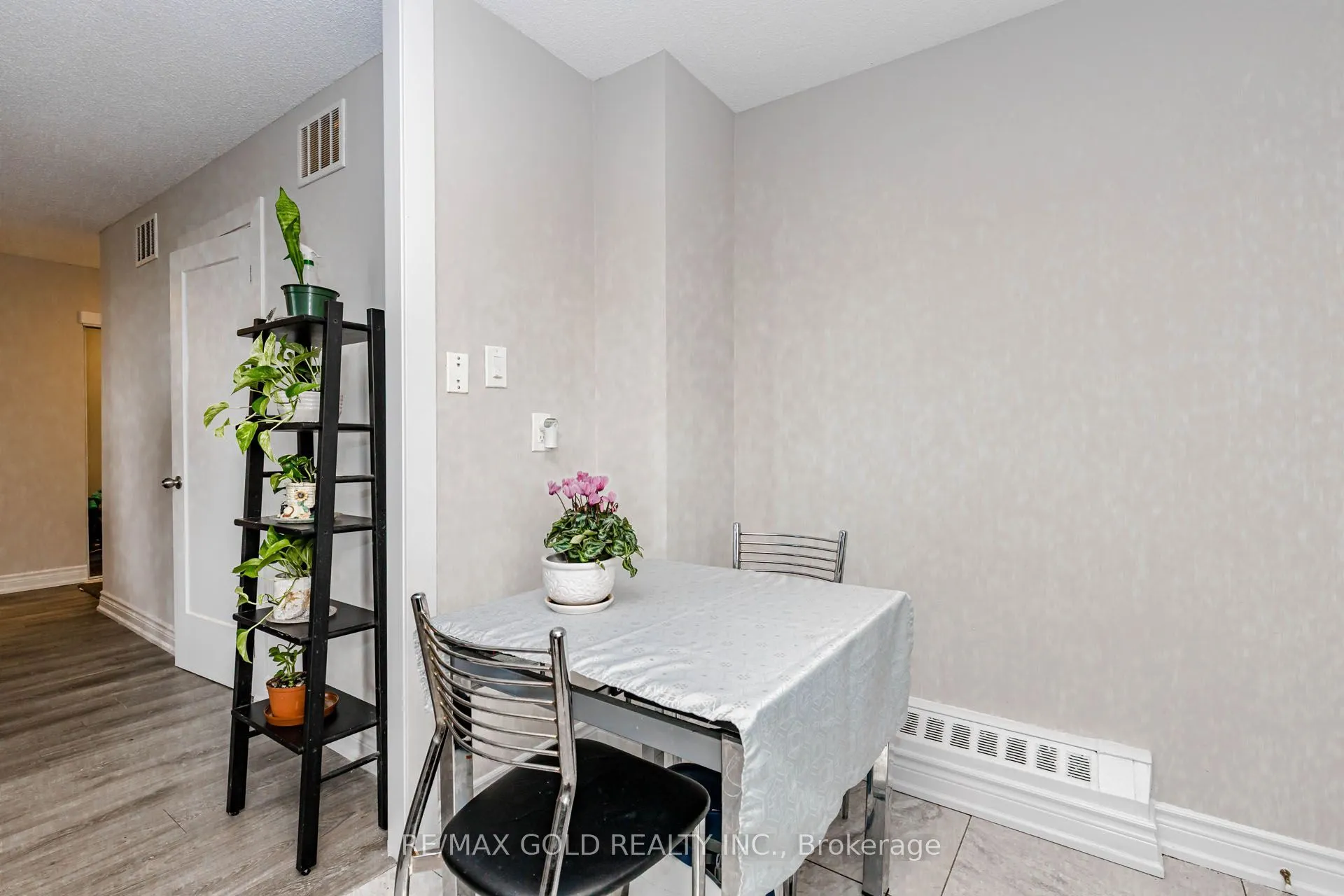 100 Wingarden Court #415