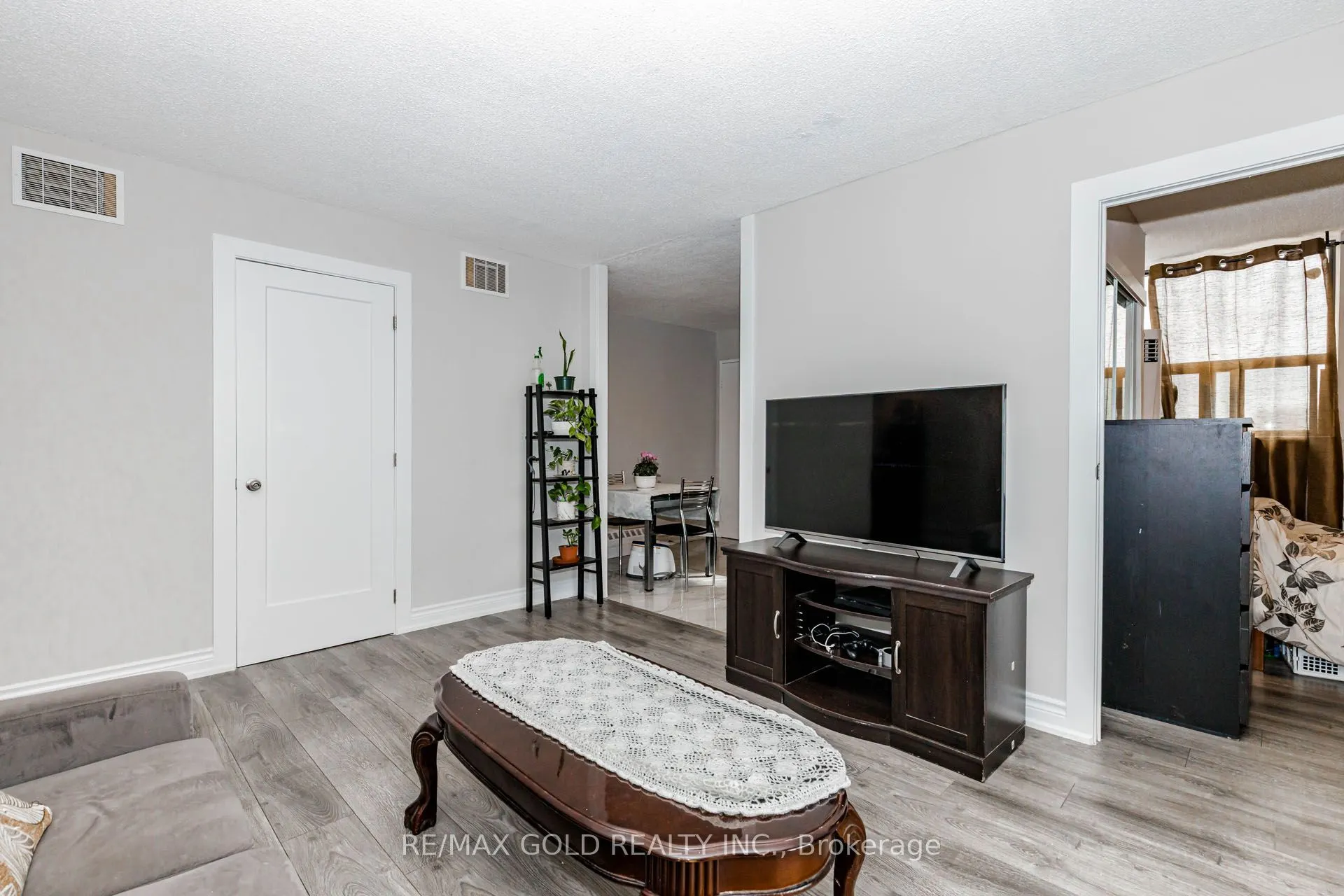 100 Wingarden Court #415