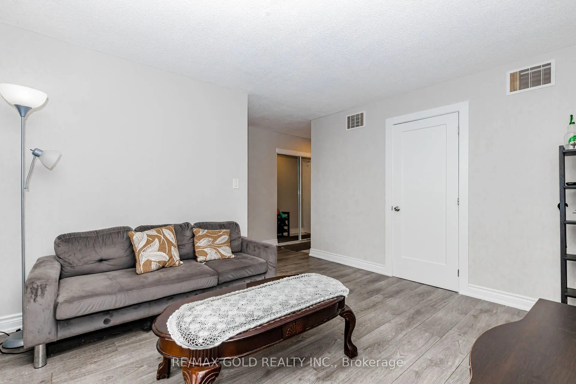 100 Wingarden Court #415