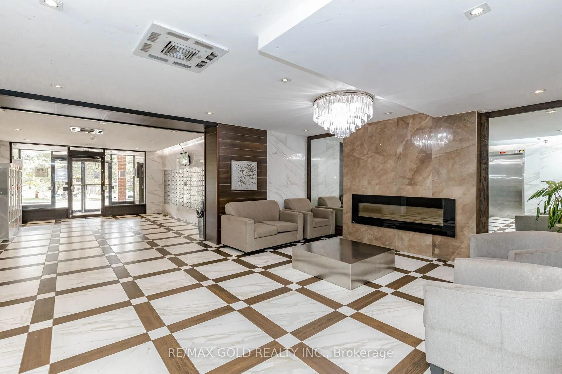 100 Wingarden Court #415