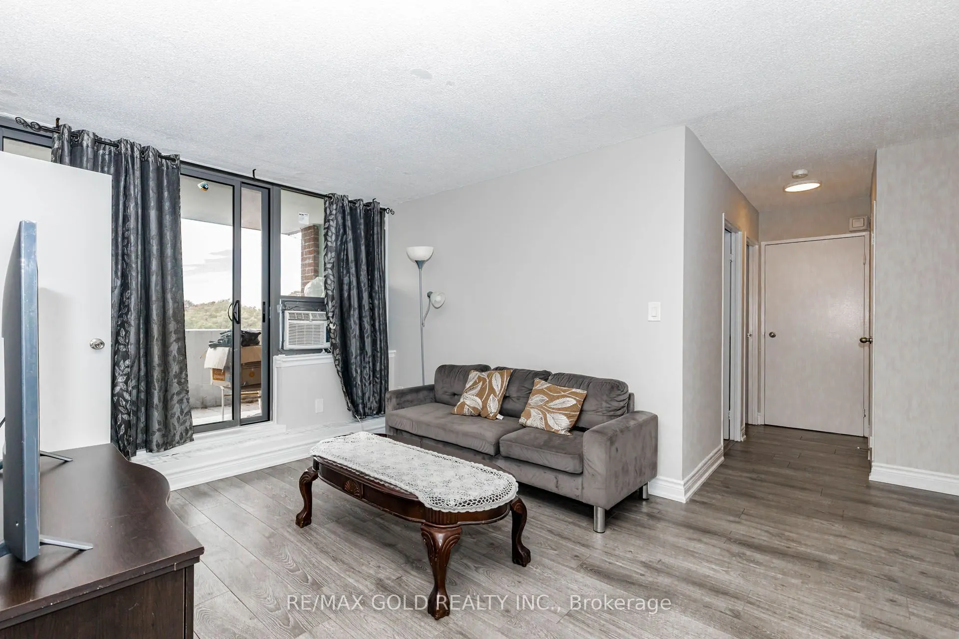 100 Wingarden Court #415