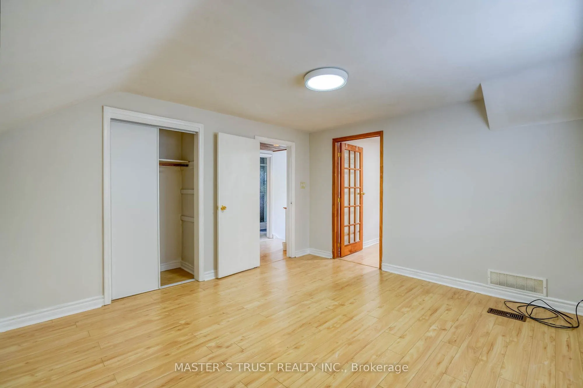 10 Lindal Avenue