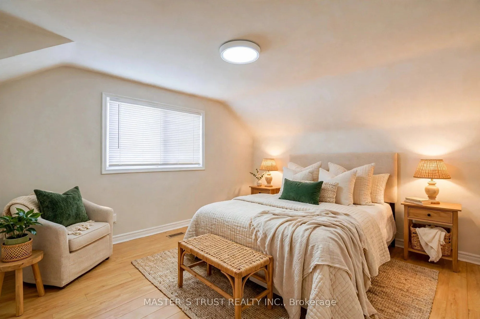 10 Lindal Avenue