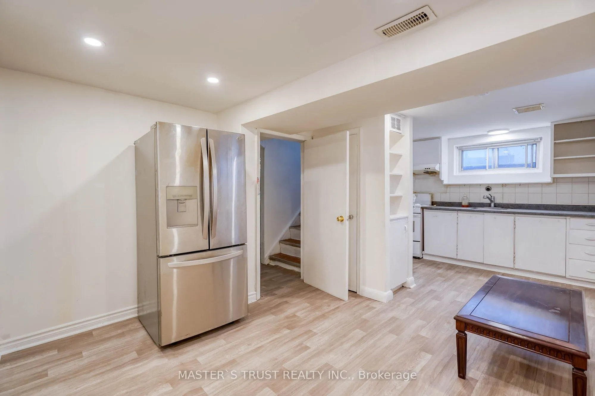 10 Lindal Avenue