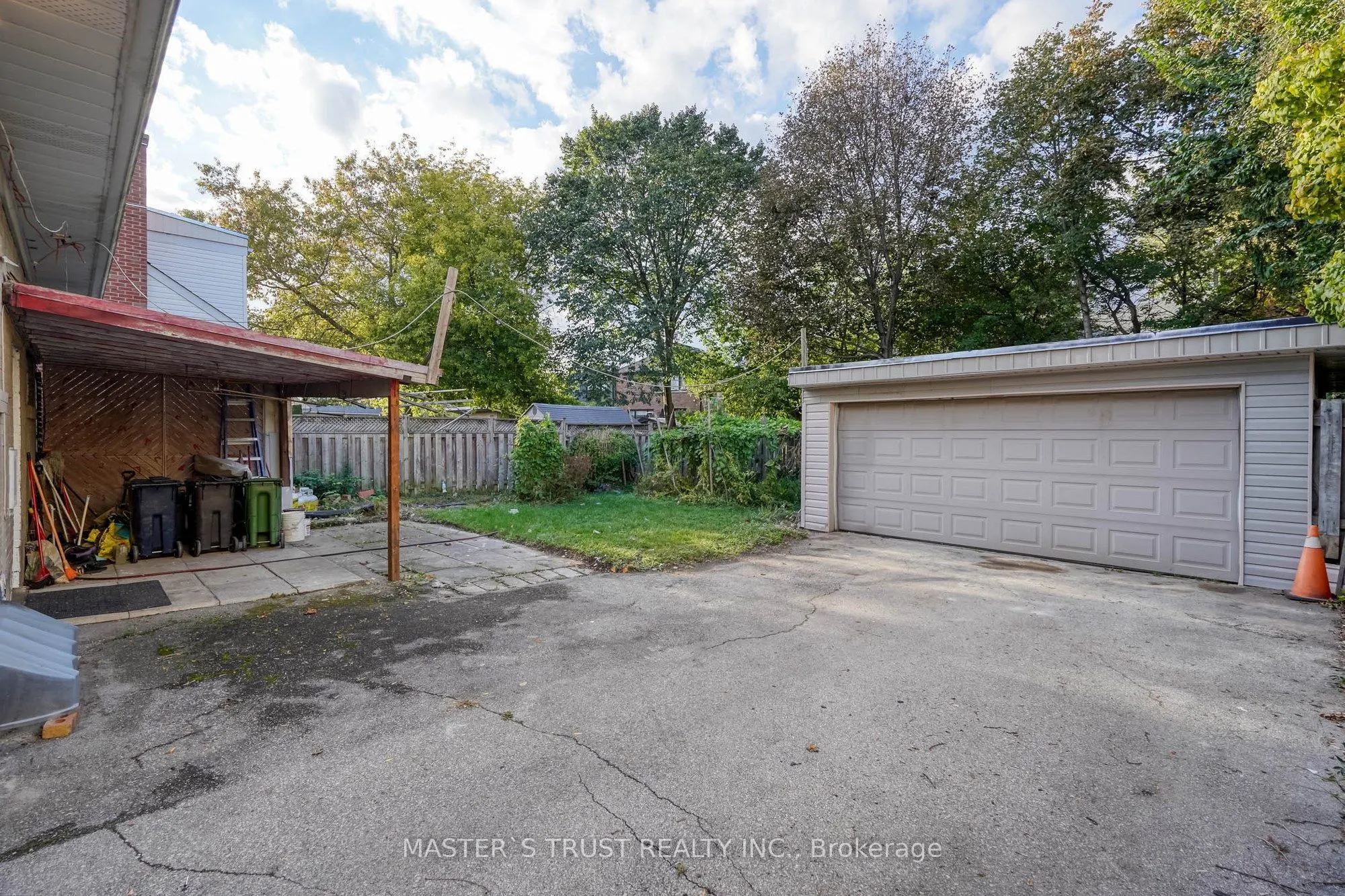 10 Lindal Avenue