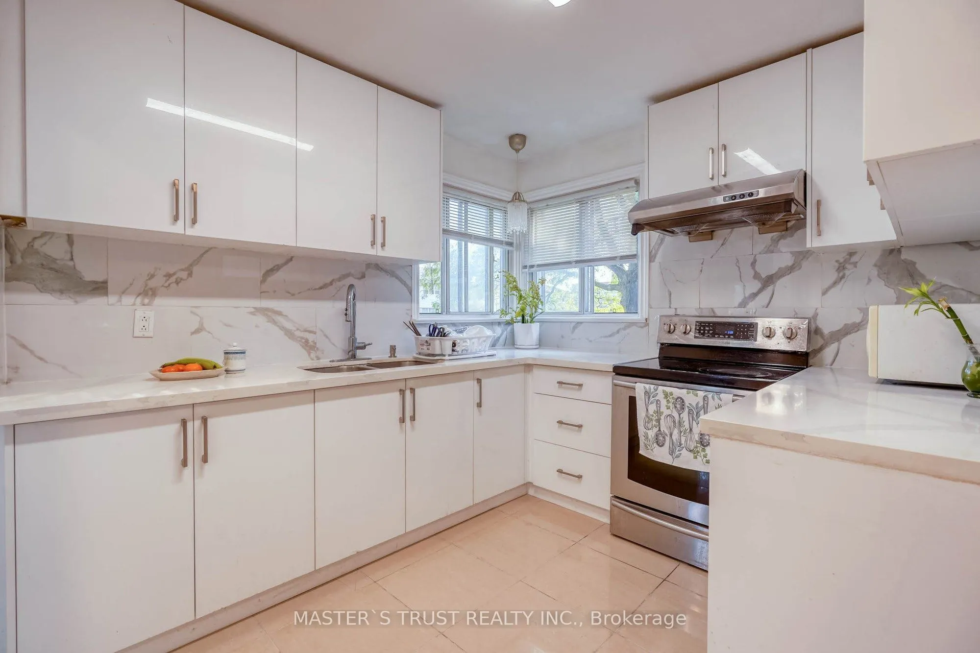 10 Lindal Avenue