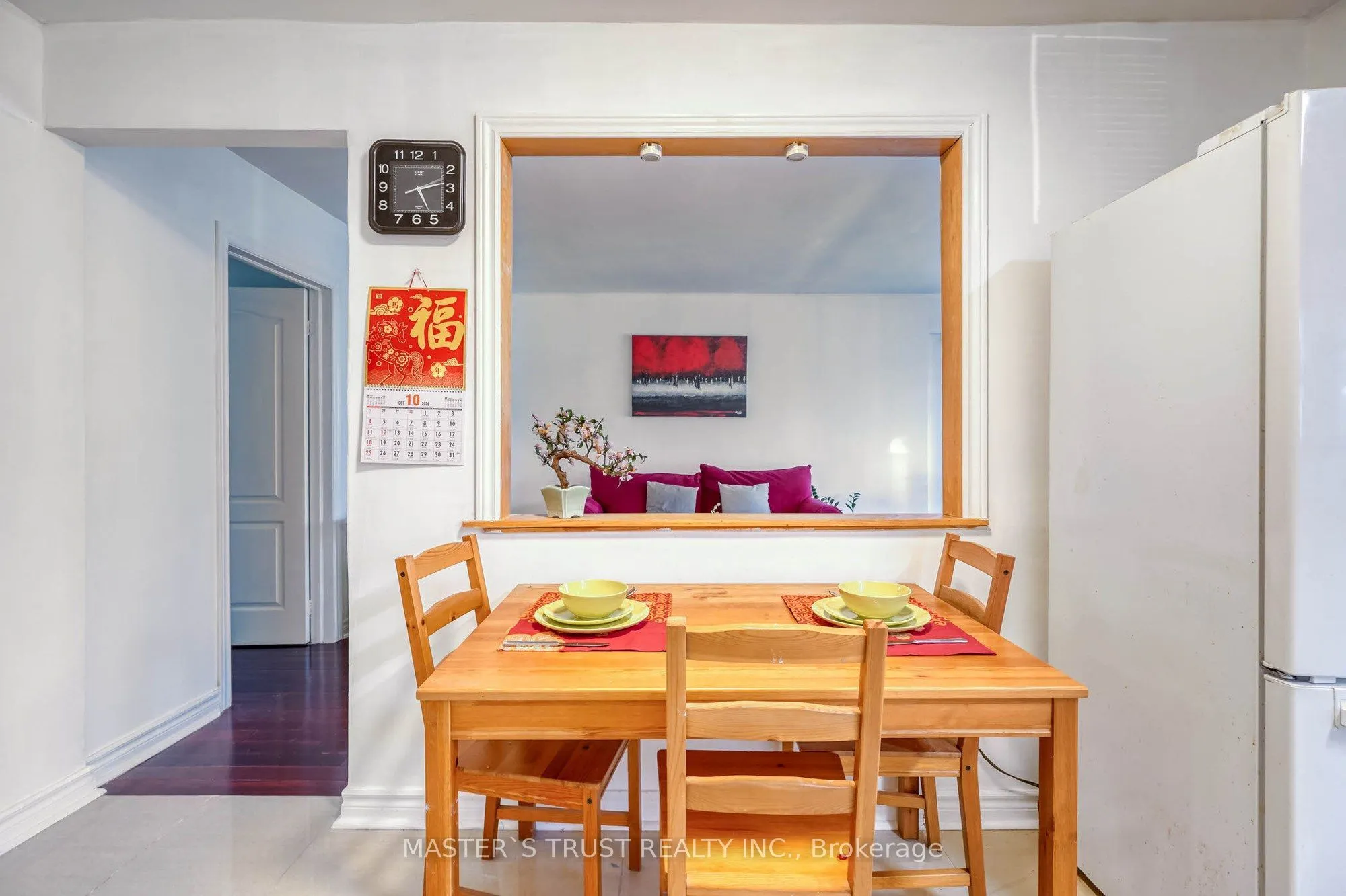 10 Lindal Avenue