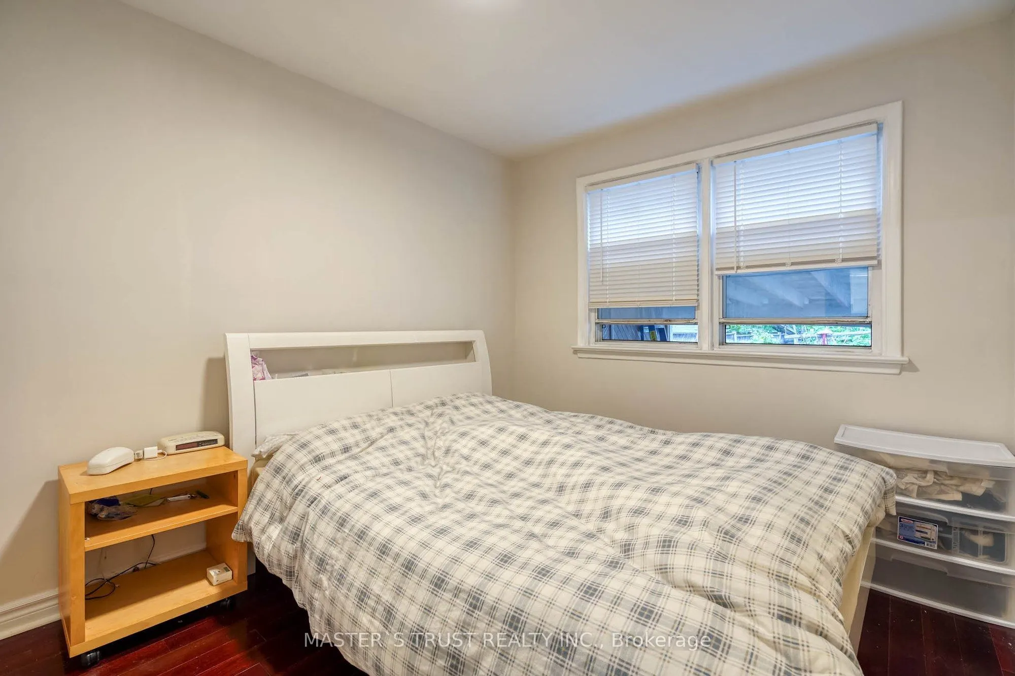 10 Lindal Avenue